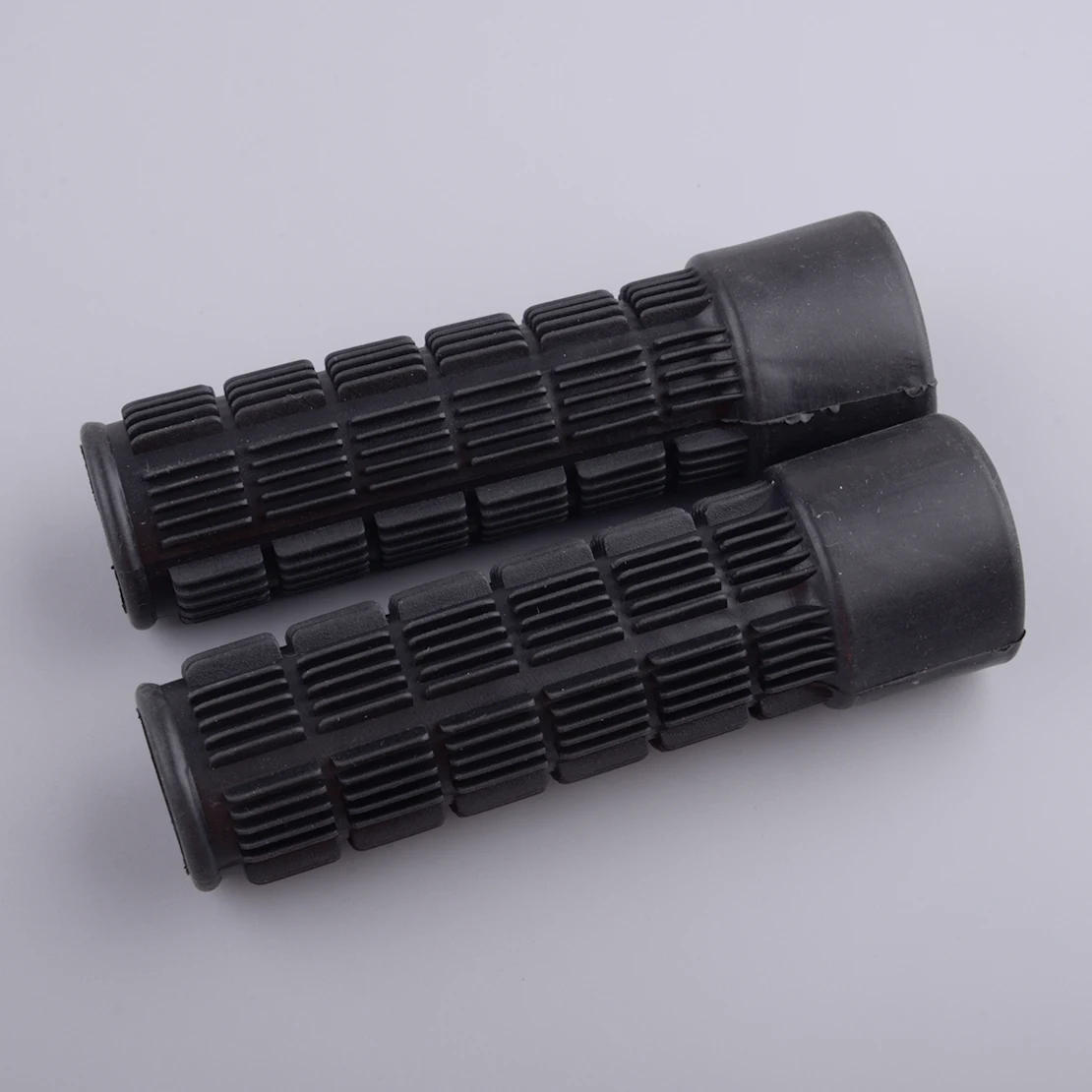 6702621 2Pcs Skid Steer Bar Steering Arm Rubber Grips Set Fit for Bobcat Skid Steer Loaders 751 753 763 773 863 864 873 883 963