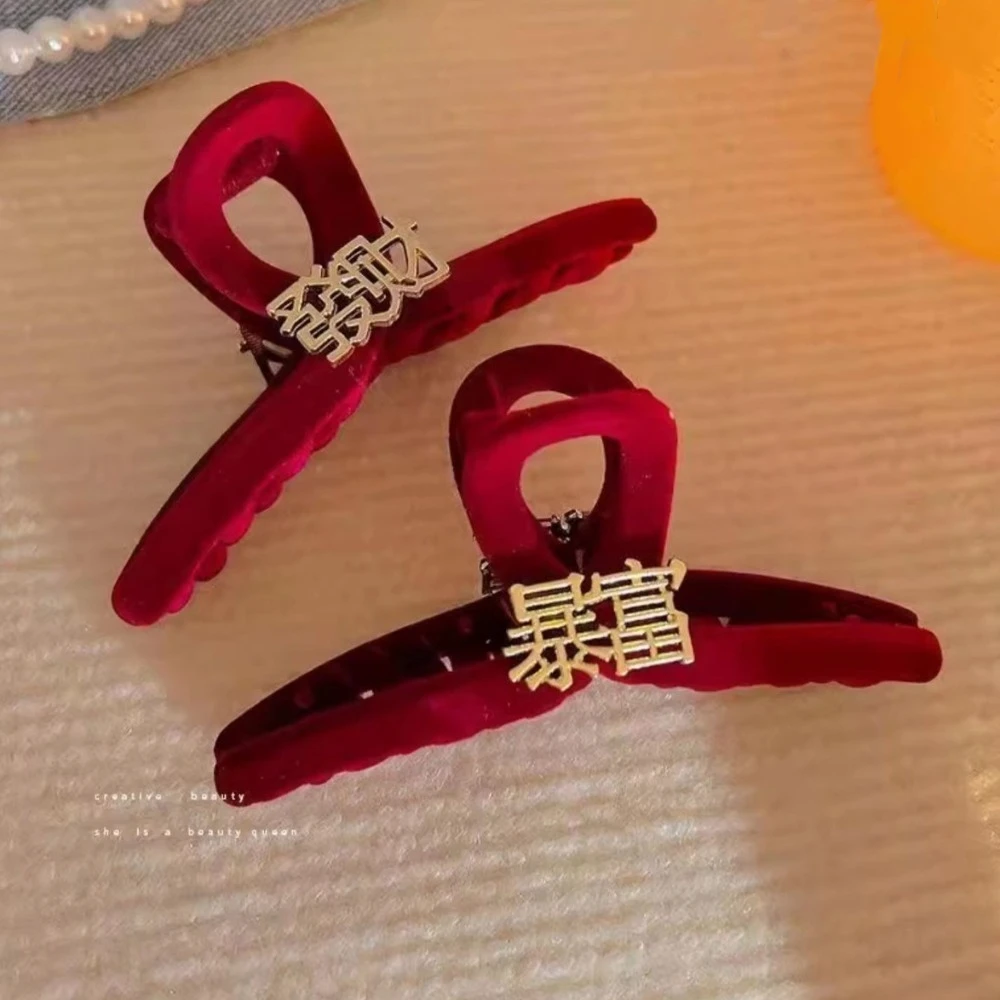 Strike It Rich-Clip de tiburón flocado rojo creativo, pinza para el pelo festiva de la suerte, exquisita cruz, agarre para el pelo de Año Nuevo Chino diario