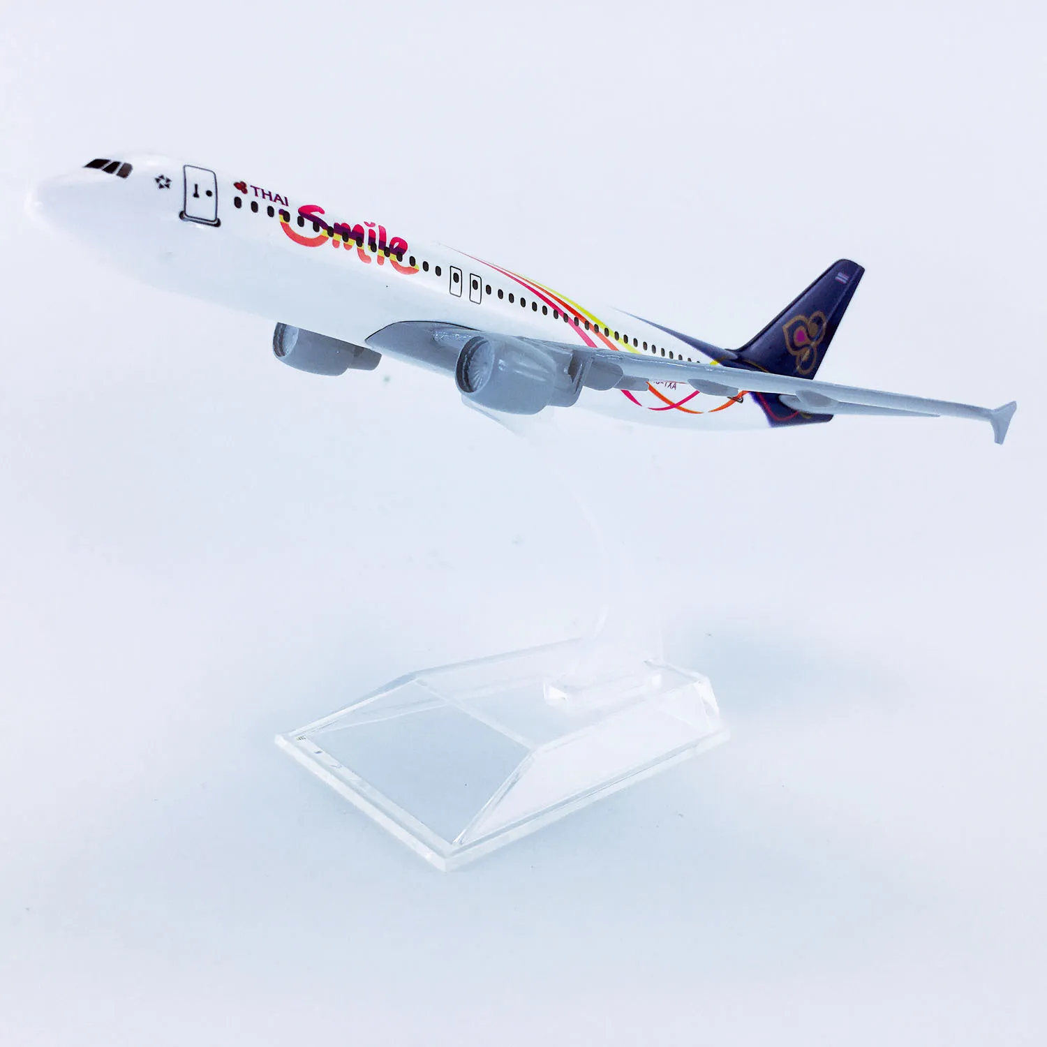 1:400 スケール飛行機 16 センチメートル A320 タイスマイル航空合金金属航空機モデルシミュレーション完成した趣味コレクションおもちゃお土産