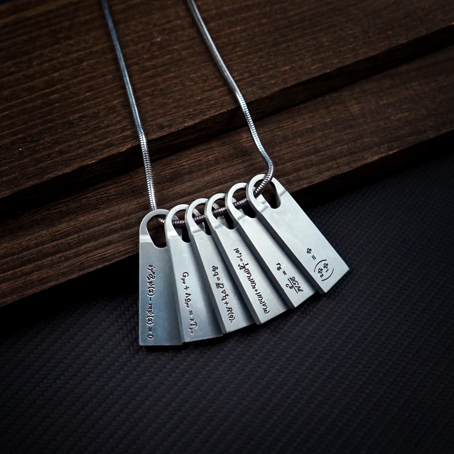 Collares y colgantes Death Stranding periféricos de juego Sam Porter Bridges ecuación llavero atrapasueños encanto aleación regalos de disfraz