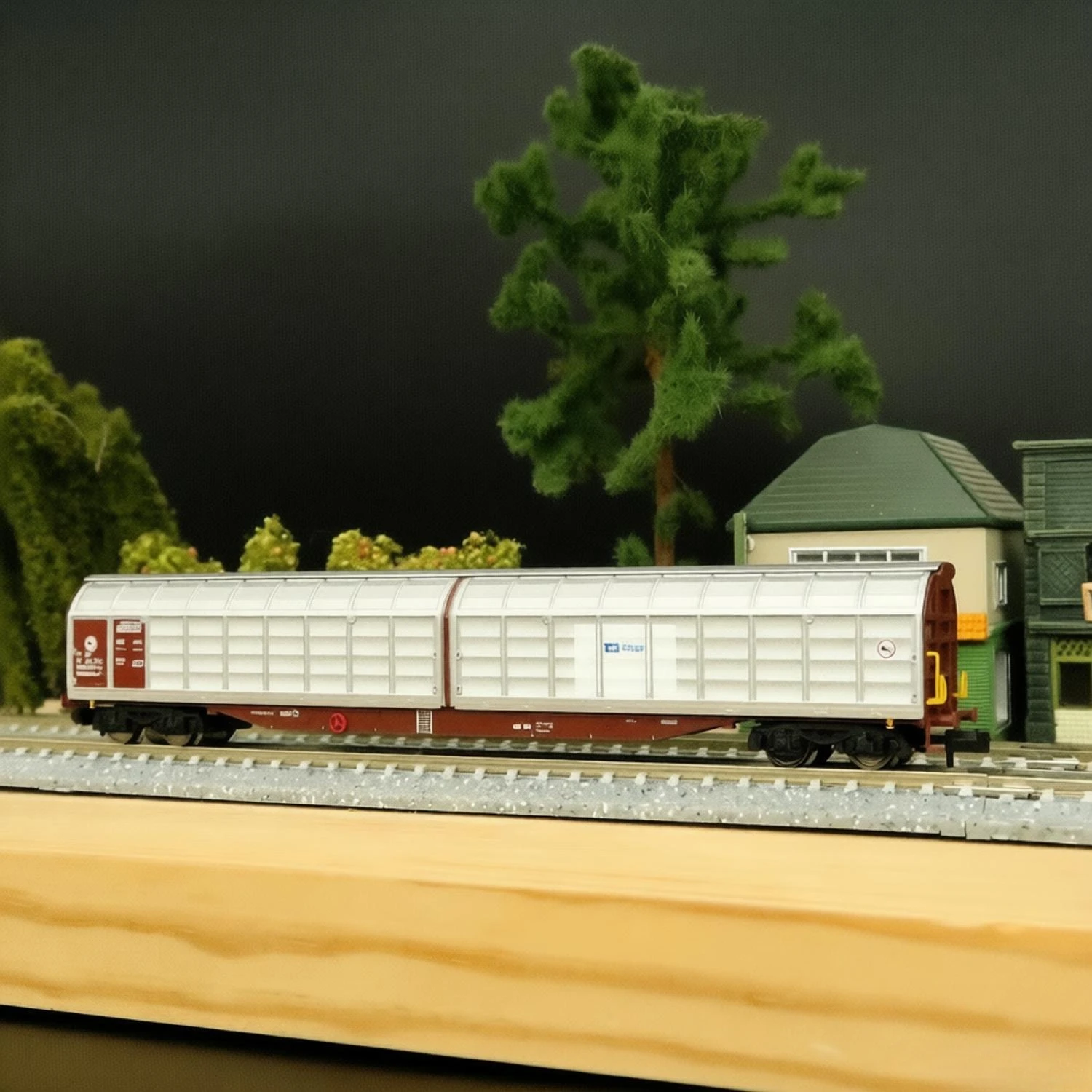 

N Type 1/160 Toy Train Habbillnss Type Long Boxcar Freight Car Model Train 6660079 No Power for Use in Sand Table Decoration