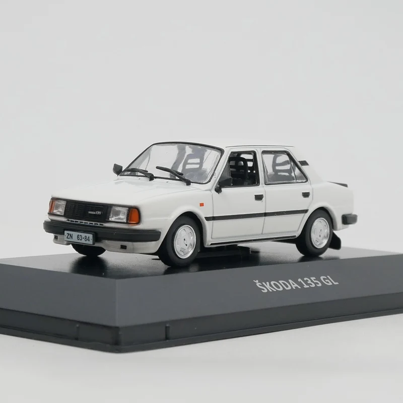 Ixo 1:43 Skoda 135 GL Diecas Automodell Metallspielzeugfahrzeug Legierung Sammlung Geschenke