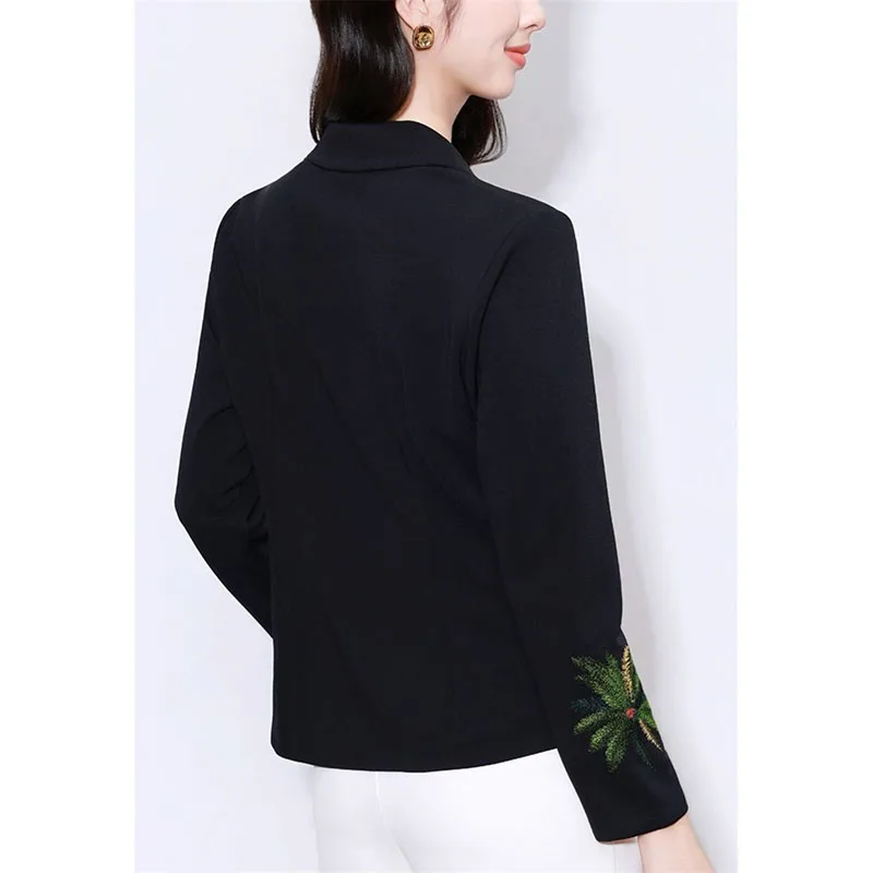 

Embroidered Floral Suit Collar Shirt Women's Temperament Shirts Top 2026 Spring Slim Fashion Bouble Breasted Shirt Jacket