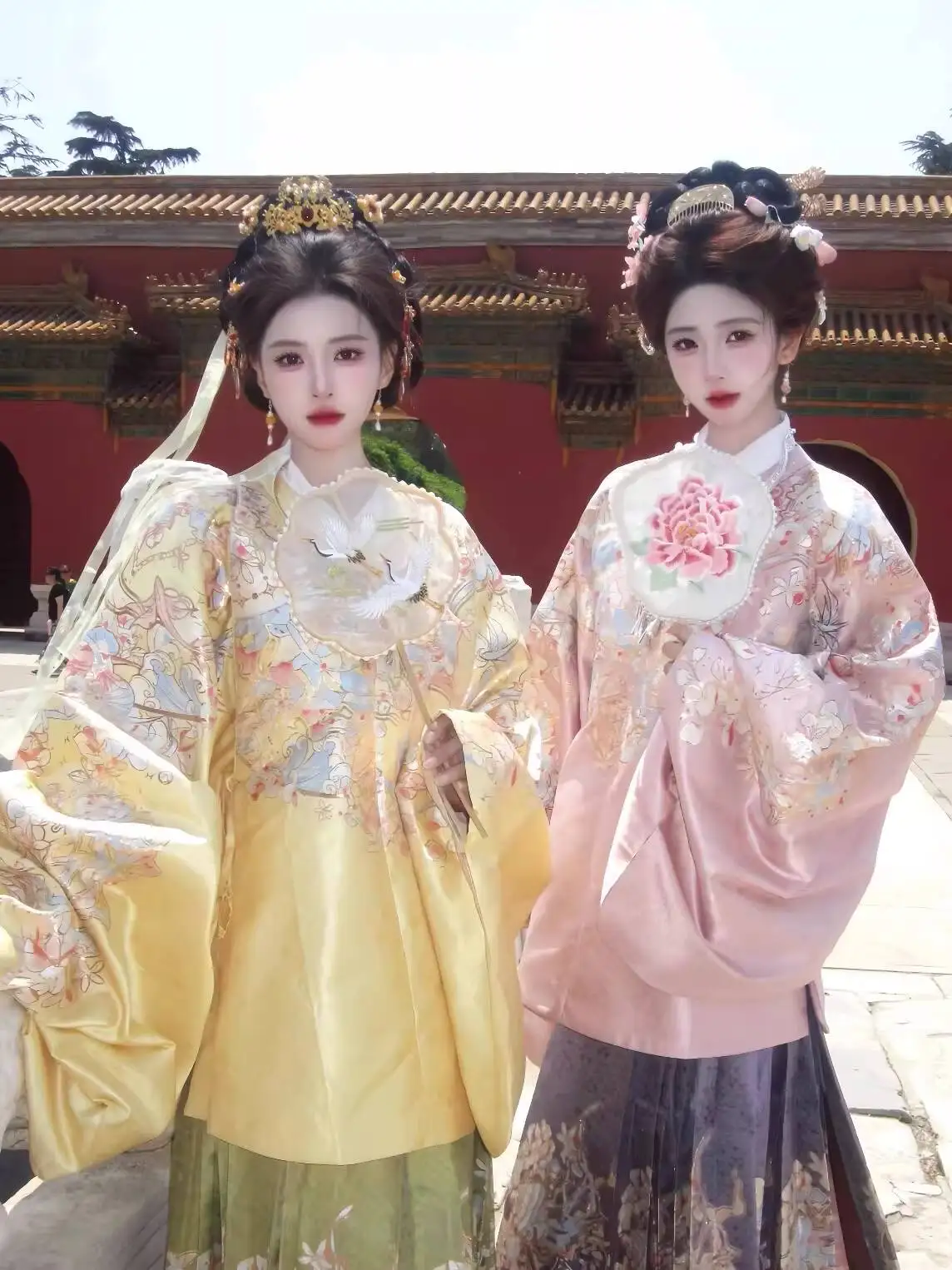 

Женский костюм в стиле ханьфу династии Мин, с тяжелой золотой вышивкой, с круглым вырезом, для косплея и Хэллоуина