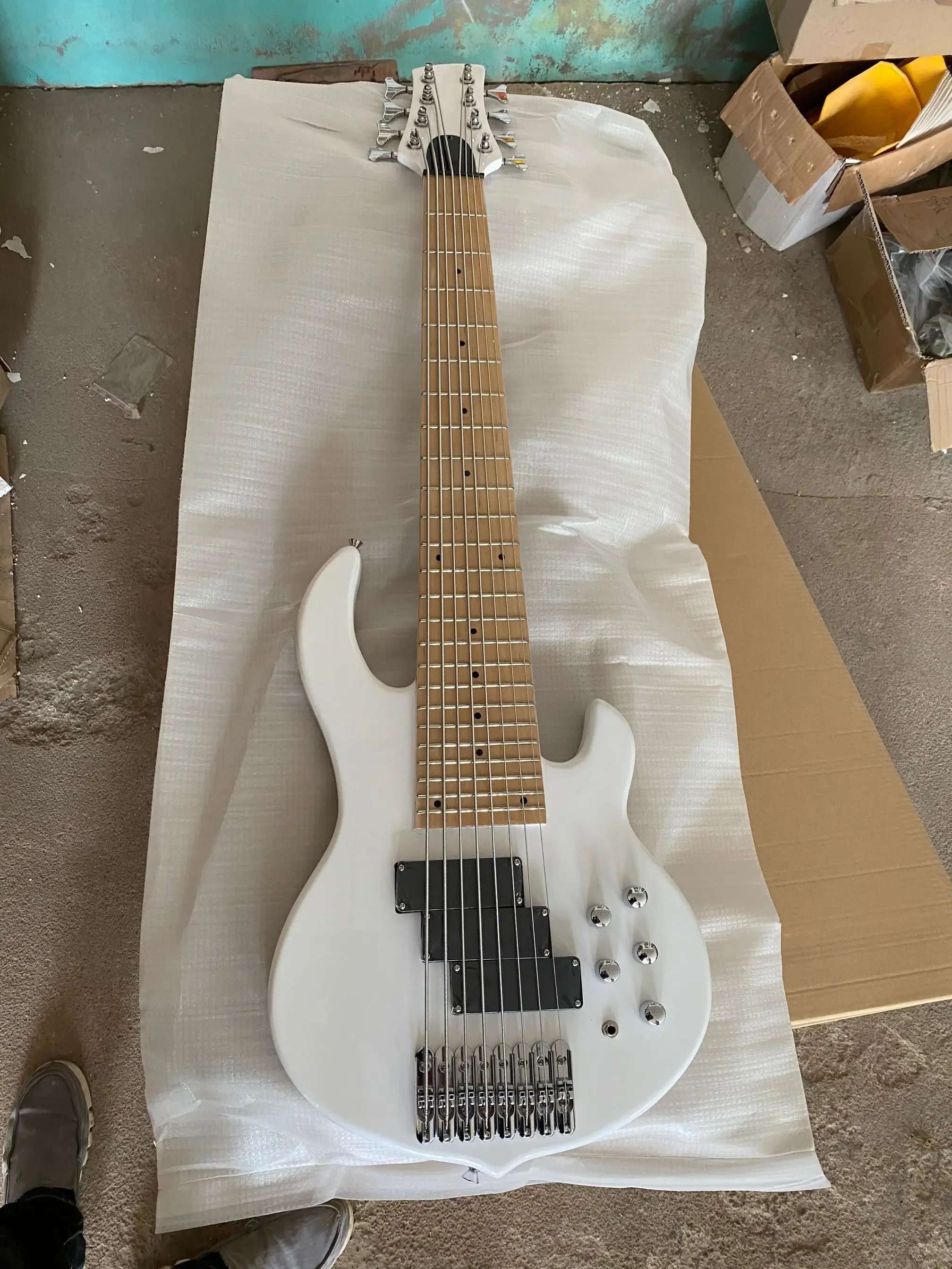 Hand Made 8 String Electric Bass Guitar 24 Frets White Varnish Finish