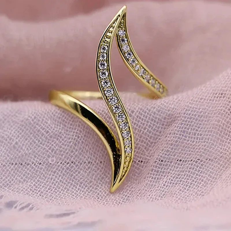 

2025 New Micro Inlaid Zircon European and American Lines Gold Ring Fashion Advanced Design Popular Party Jewelry Wholesale