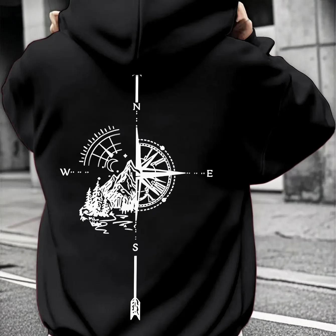 Retro Outdoor Compass Forest Print Men's Hooded Sweatshirt, Soft and Loose Street Style Casual Everyday Hoodie.
