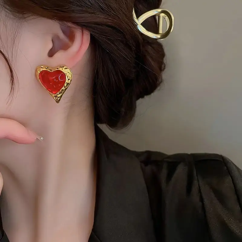 Personality Retro Wrinkled Metal Crystal Love Heart Stud Earrings For Women Geometric Heart-shaped Earrings Party Jewelry Gifts