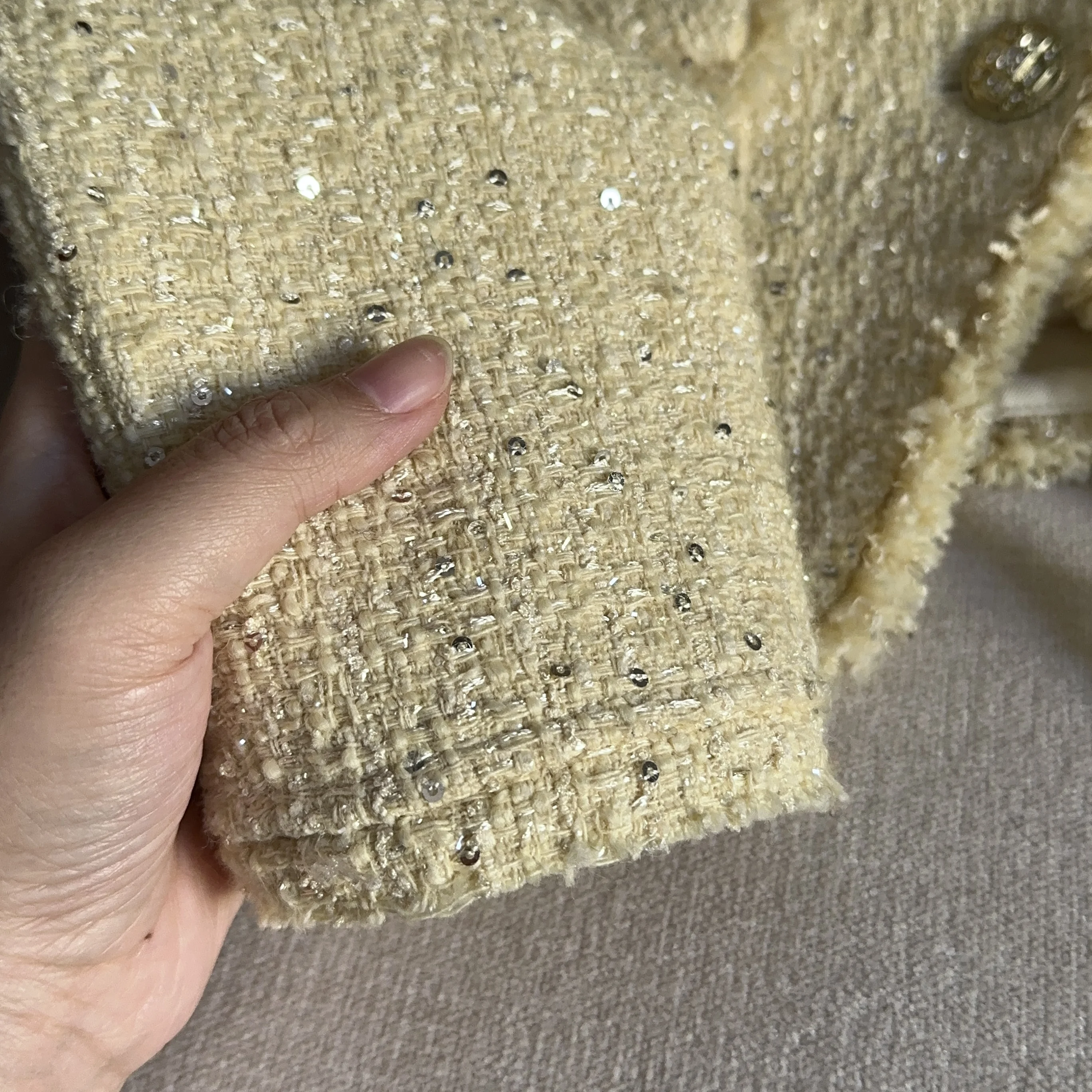 Cappotto Giallo in Tweed Lavorato a Maglia, Abbigliamento Casual da Donna, Novità Autunno 2024, Stile Coreano di Alta Gamma, Modello A75758 con Scollo a V e Bottoni...