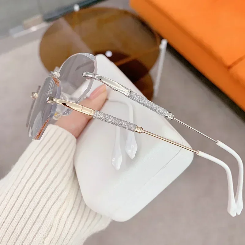 Ultra-light Metal Rimless Reading Glasses Ladies Fashion Diamonds Fine Flash High-definition Anti-blue Light Presbyopia Glasses