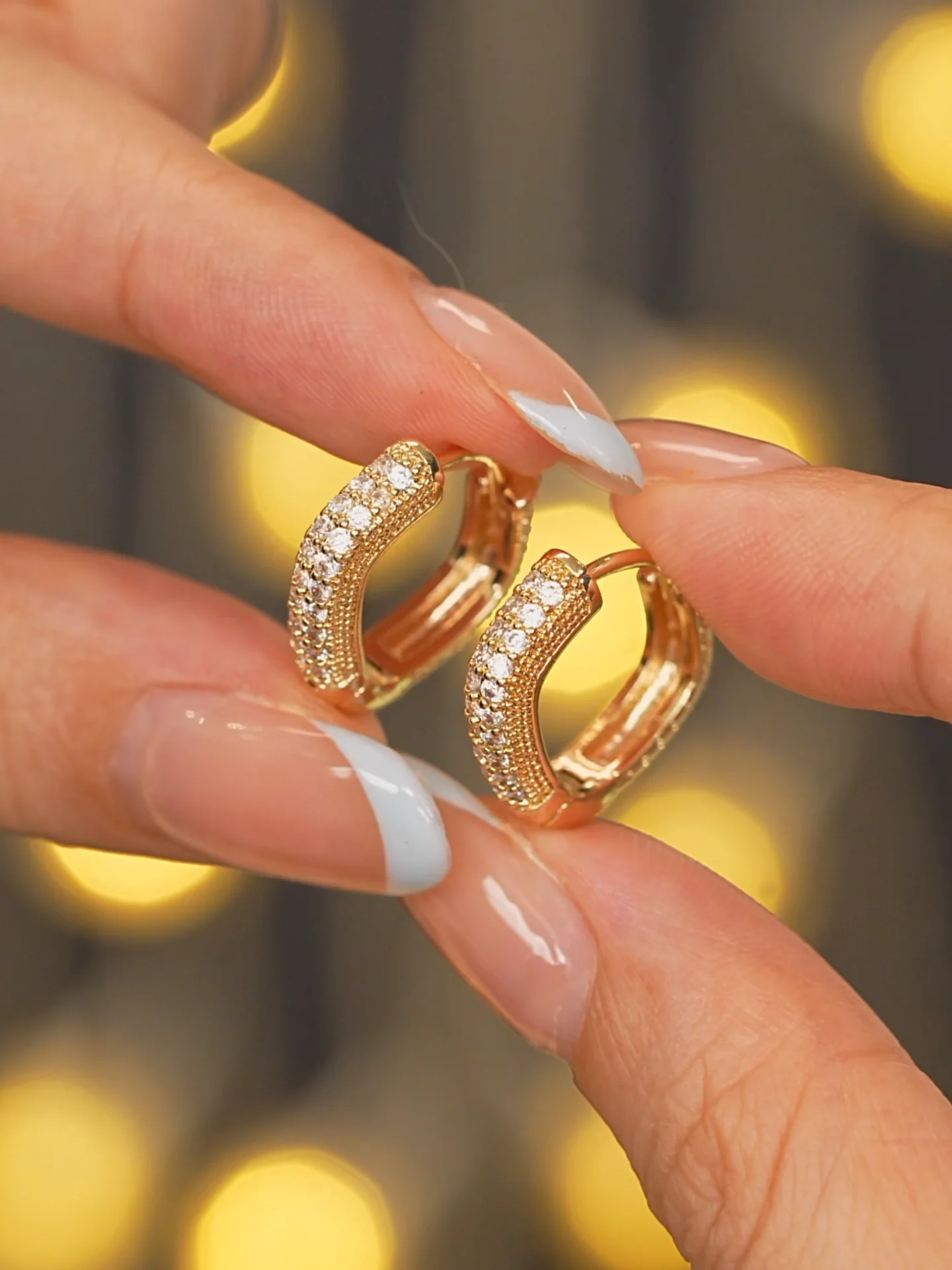 Mchic تتجه مايكرو مطعمة زركونيا ساحة هوب أقراط للنساء الذهب اللون شيك رائعة المجوهرات اليومية بالجملة #4