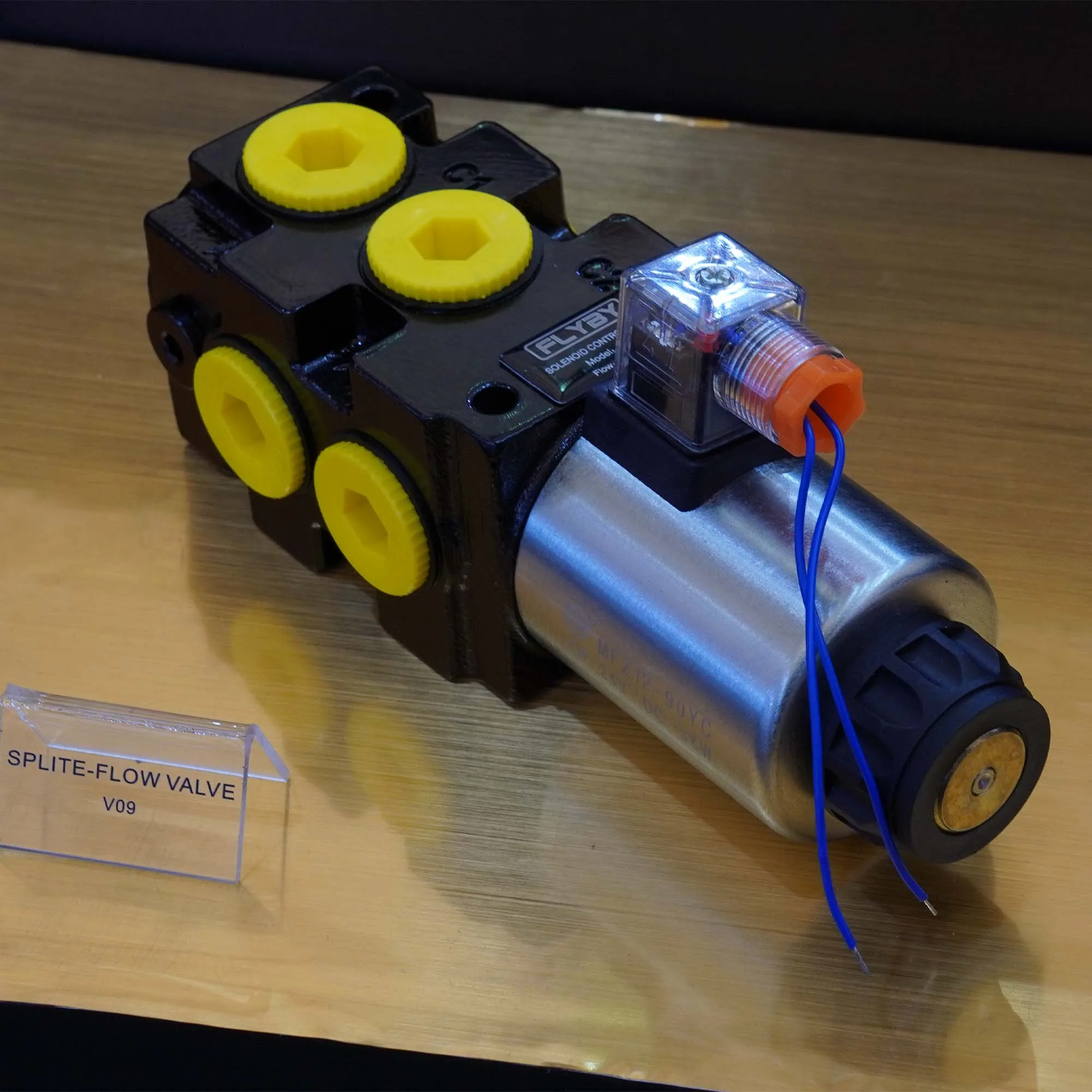 FLYBY Hydraulic Solenoid Valve 24 Volt V09 Valved Truck Solenoid Directional Hydraulic Valve
