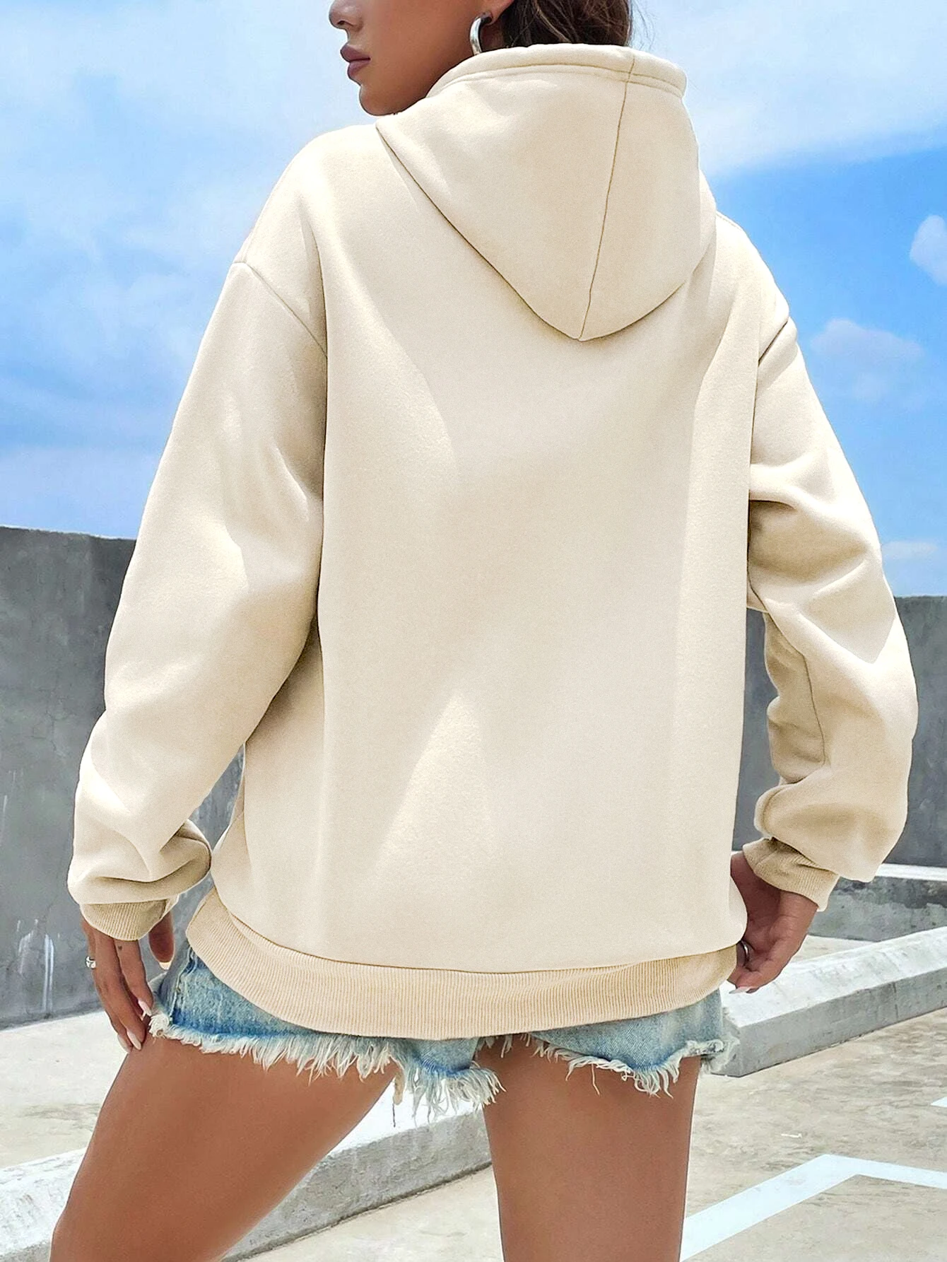 เสื้อสเวตเชิ้ตมีฮู้ดกระเป๋า Drawstring ของผู้หญิง เสื้อฮู้ดไหล่ลดลงแขนยาวฤดูใบไม้ร่วงและฤดูหนาวของผู้หญิง