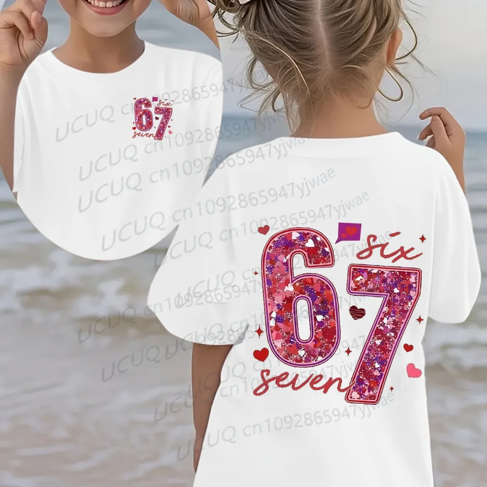 camiseta-infantil-masculina-e-feminina-com-estampa-grafica-de-piada-matematica-italiana-'six-seven'-e-frase-de-jogo-y2k-manga-curta