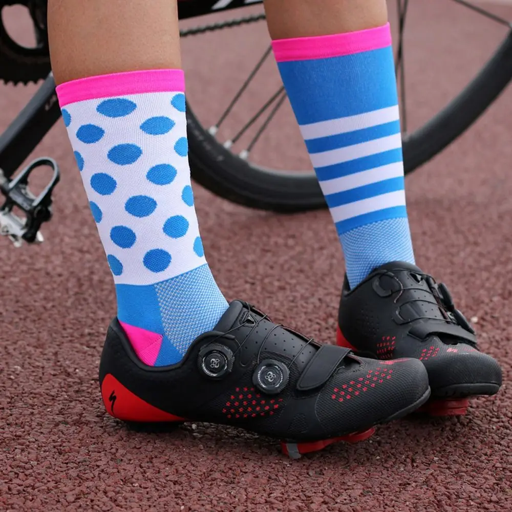 

1 Pair Asymmetric Pattern Cycling Socks Sweat-absorbent Breathable Mid Tank Sports Socks Anti Slip Deodorant Sports Socks