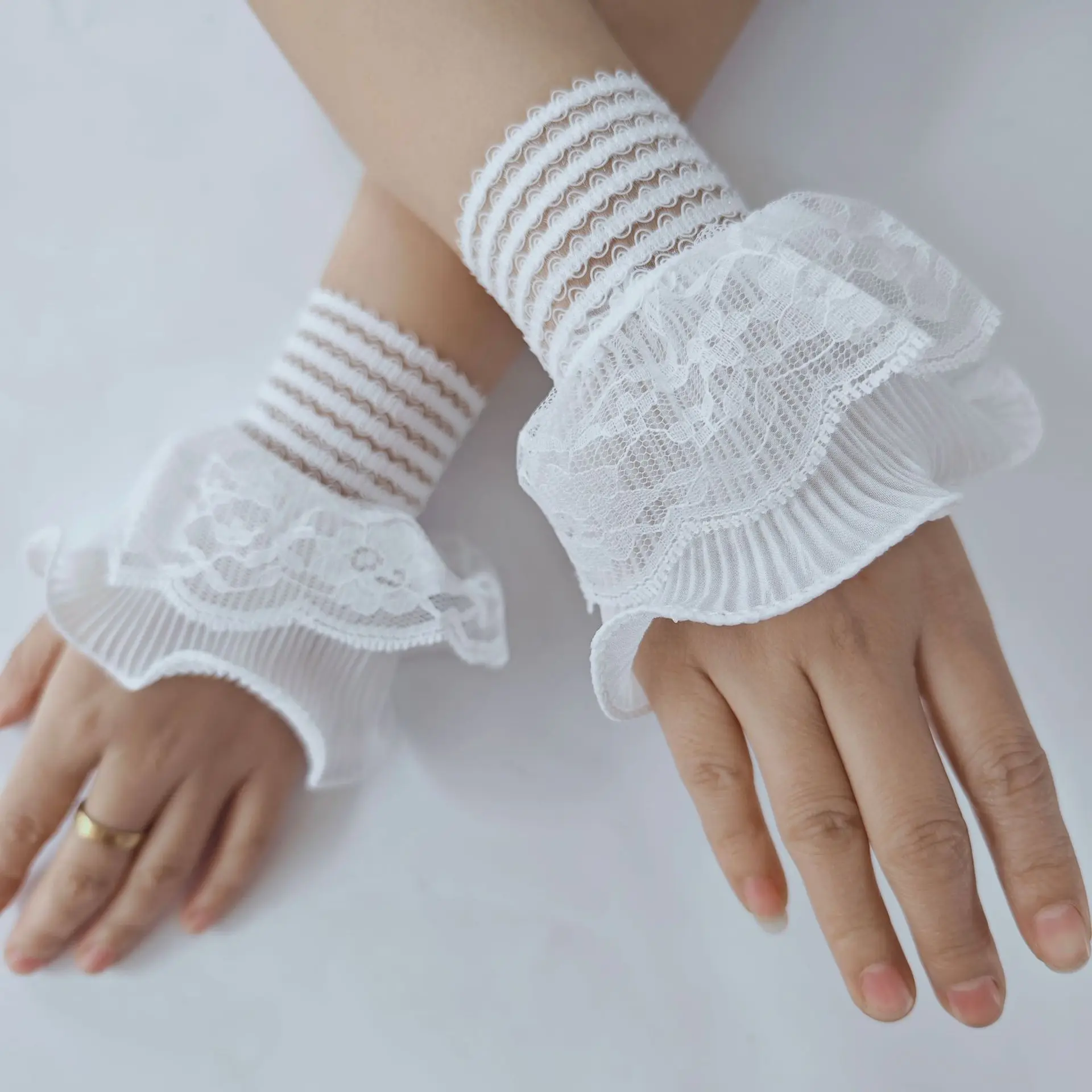 Korean version autumn and winter double-layer fake sleeves beautiful lace hollow lace cuffs decorative jewelry sleeves splicing