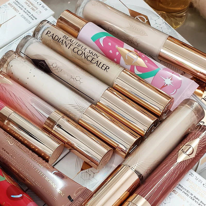 Correcteur multi-effets de la marque Charlotte Tilbury, Honey Brightening, pour couvrir les taches et les cernes sous les yeux