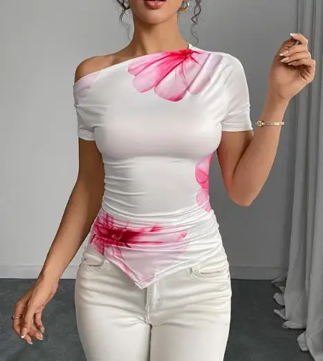 

Сексуальный женский топ, летняя мода 2025 года, облегающая футболка с цветочным принтом, повседневная футболка с наклонными плечами и короткими рукавами, футболка с неровным подолом, топ