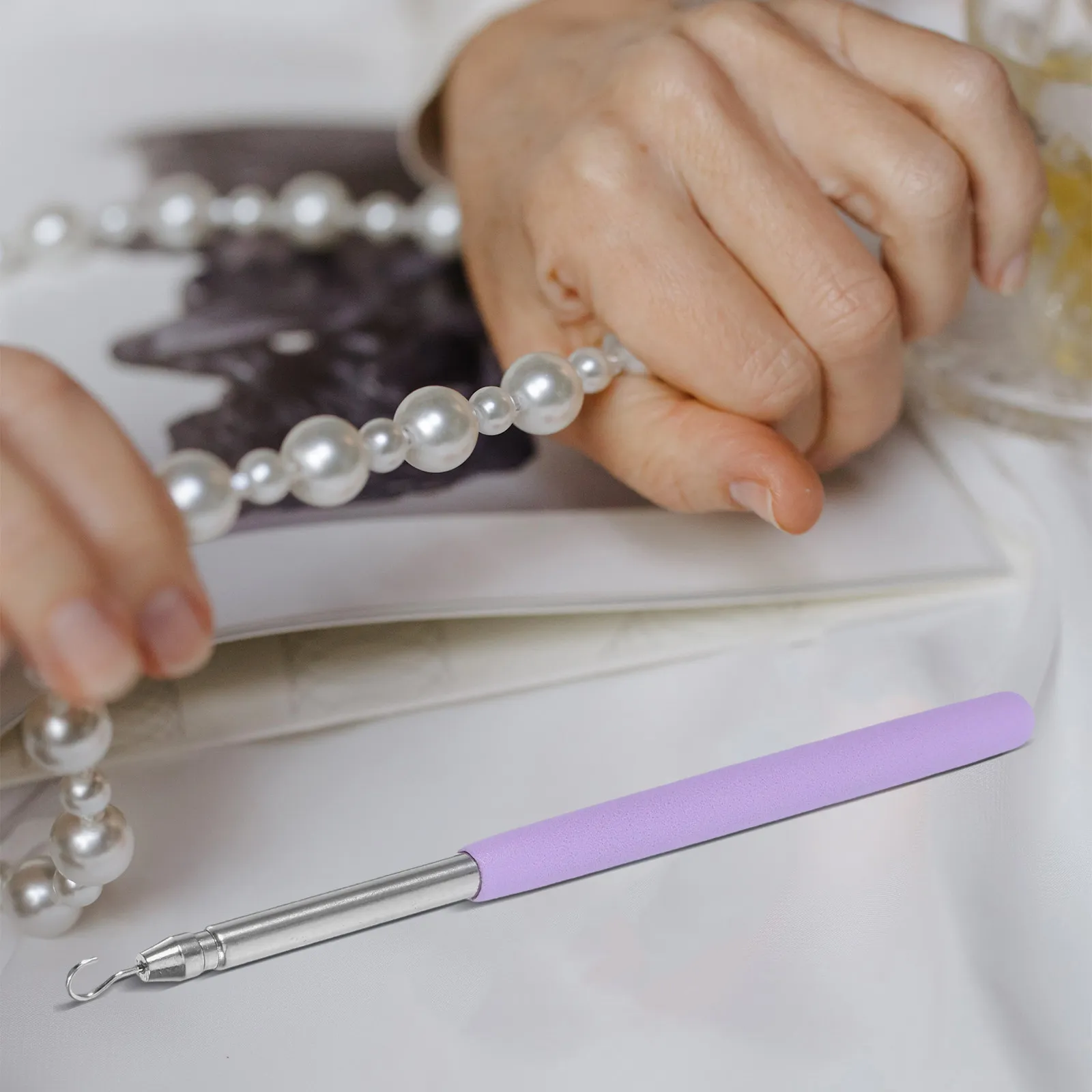 Retractable Bracelet Fastener Helper Ergonomic Jewelry Tool for Women Secure Clasp Design Portable Bracelet Wearing Assistance