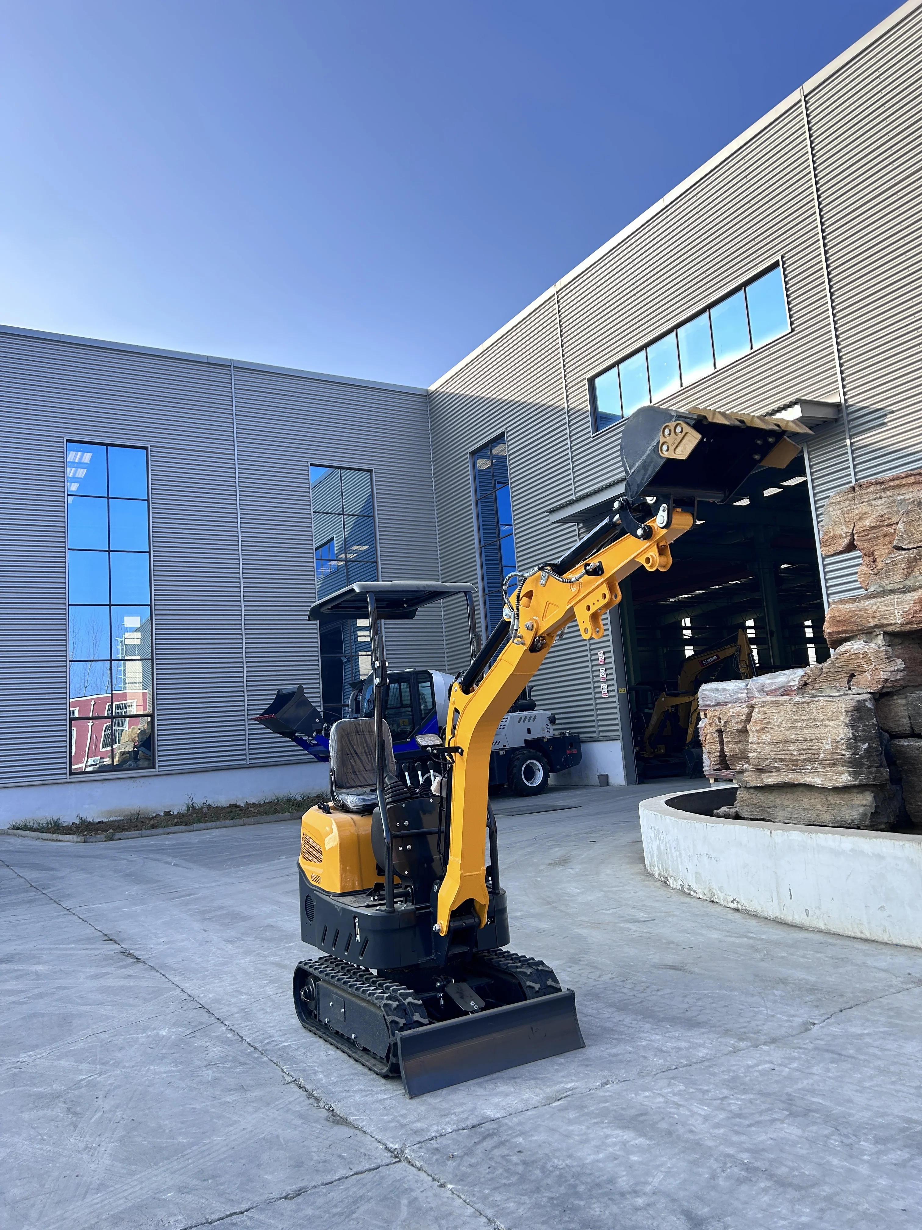 

Прочный мини-экскаватор с телескопическим шасси с низким расходом топлива 1,2 тонны, подходящим для строительства сада ранчо.