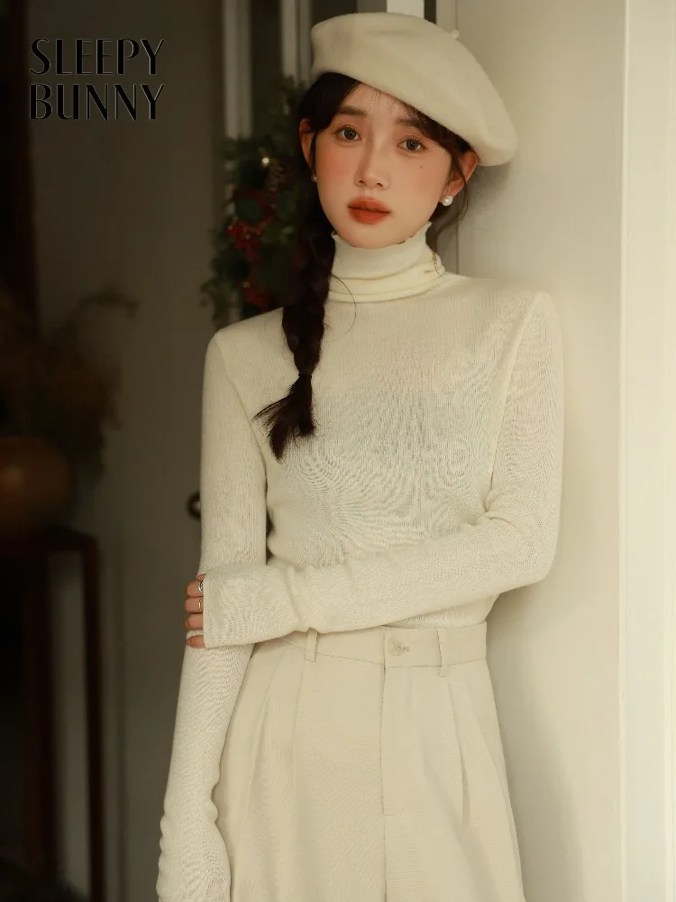 Damski golf, dopasowany krój, miękki, prążkowany, elegancki sweter z wysokim dekoltem, idealny na jesień i wiosnę, podkreślający figurę i lekki, jako warstwa bazowa.