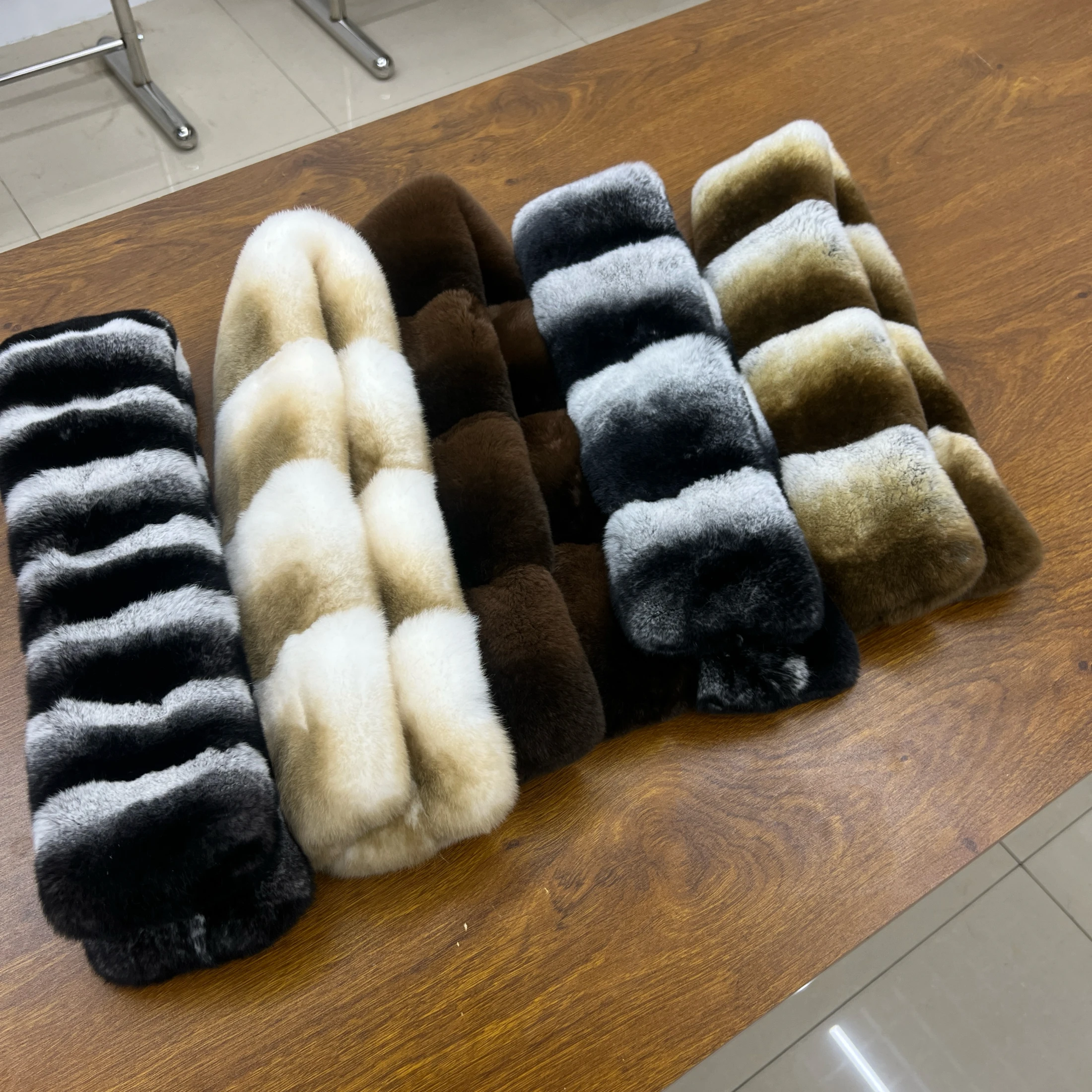 Aulande  Real Rex rabbit fur reversible scarf, fluffy and soft, perfect for women's outdoor warmth in winter, fashionable scarf