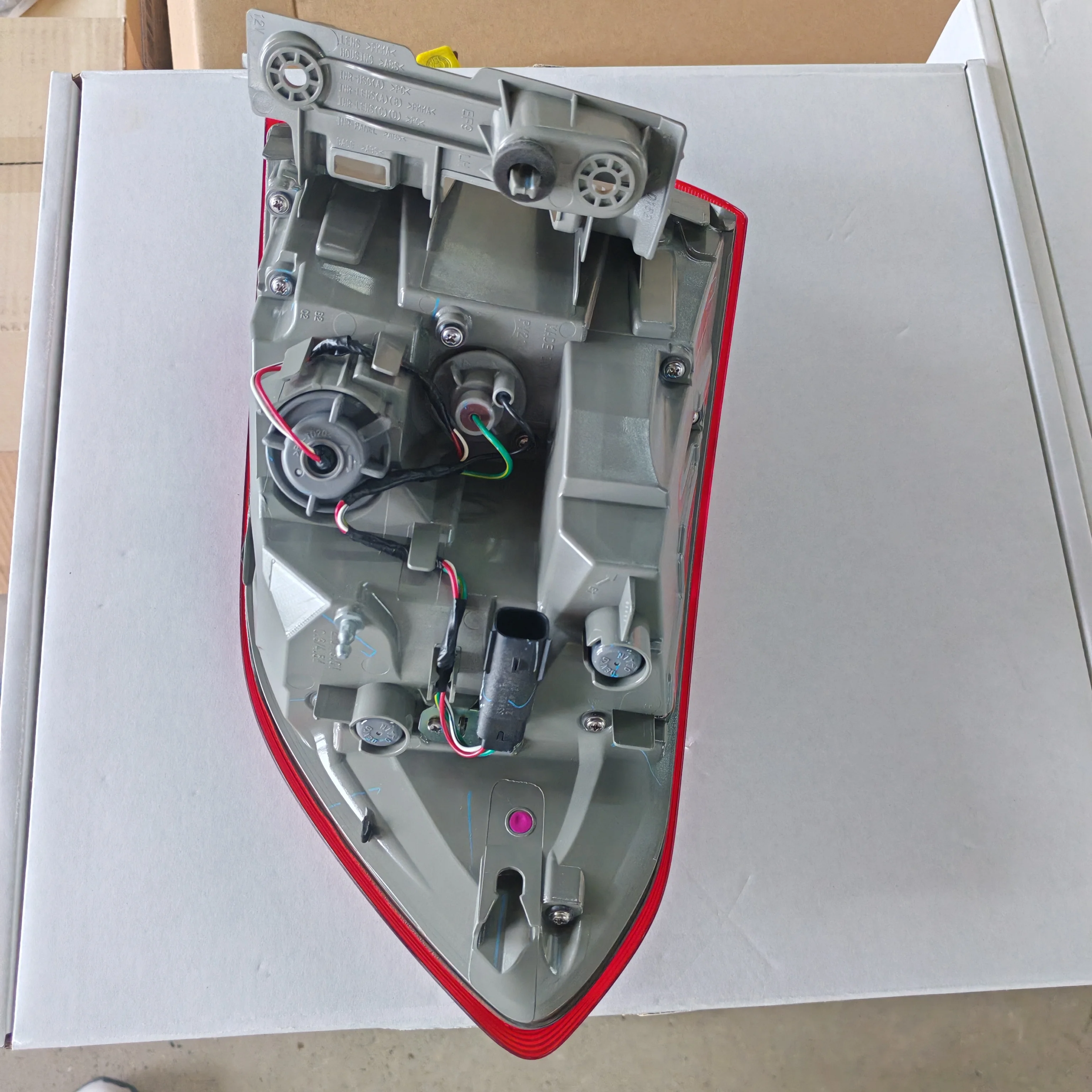 مجموعة الضوء الخلفي الأيسر الأصلي لسيارة فورد ايفرست OEM EB3Z13405C EB3Z 13405 C #2