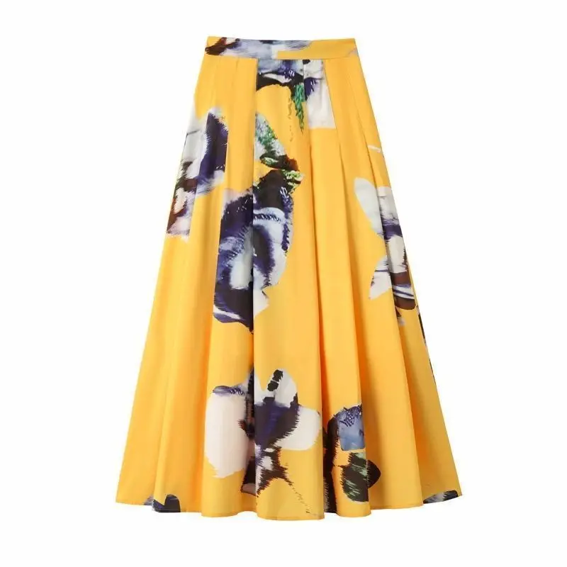 

new rose in the spring of 2026 Huang Yimei Liu Yifei wears the same style with a yellow skirt, a skirt, and a long skirt.