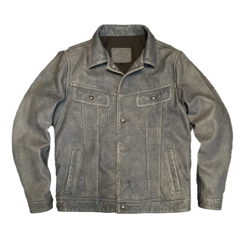 The full-grain top layer calfskin is casual and versatile