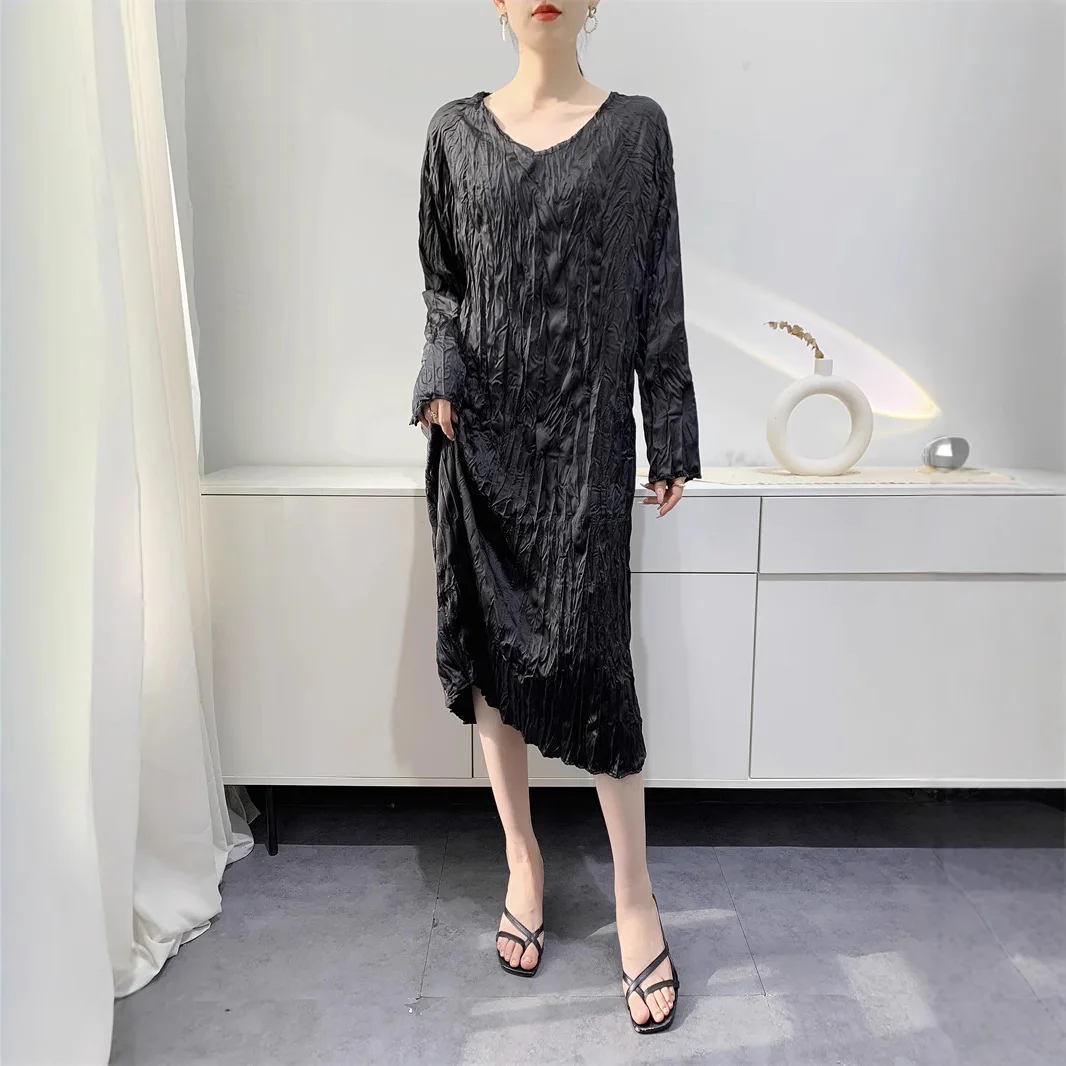 

2025 Spring/Summer Dress Handmade Messy Pleated Midi Long Sleeve Loose Large Size V-Neck Pleated Dress Miyake Pleated