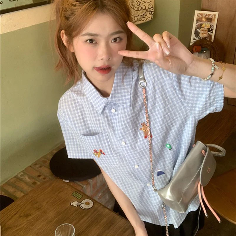 Femme Style japonais col rabattu poche Blouse mignon broderie chemises à carreaux femmes été 2025 chemises à manches courtes en vrac