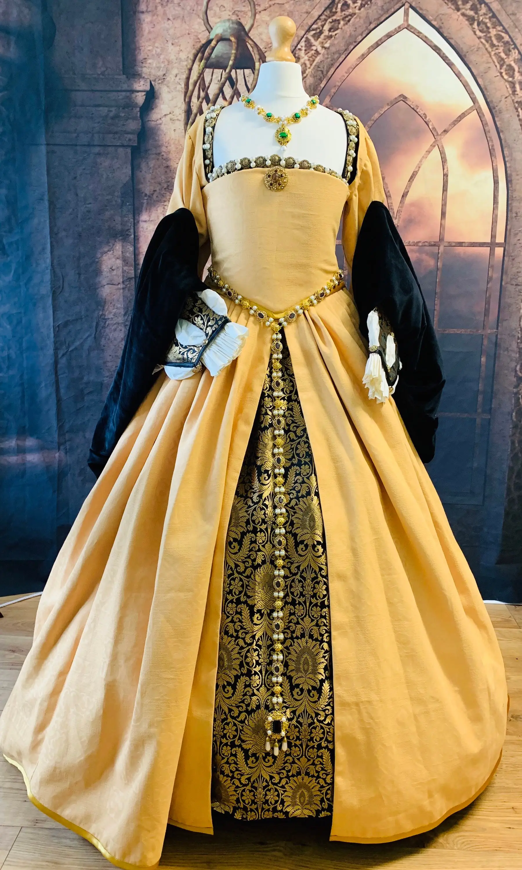 

Victorian Queen Elizabeth Tudor Period Gothic Faire Tudor Dress Cosplay Costume Anne Boleyn yellow royal dress