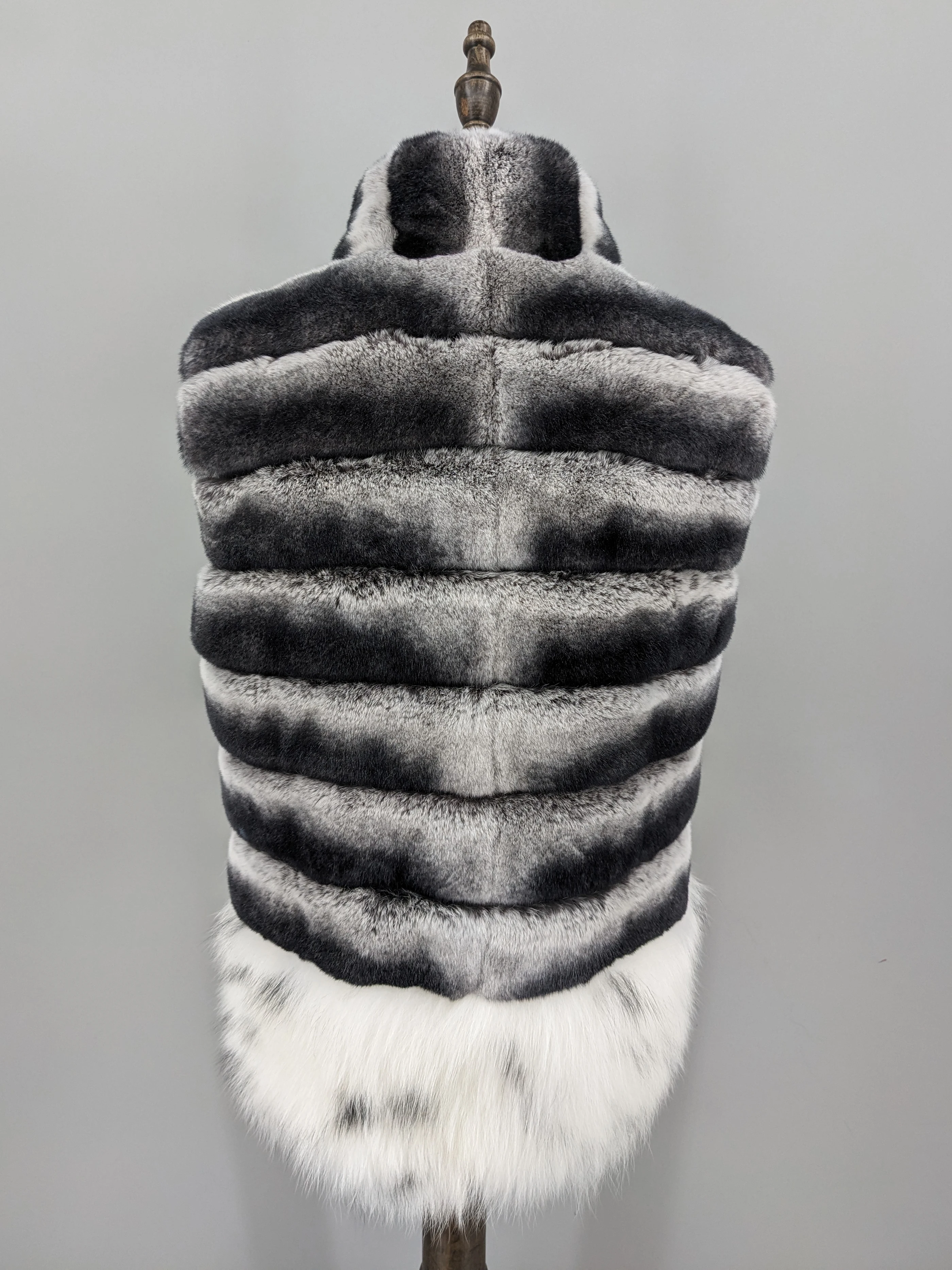 Real Rex Rabbit Fur Vest With Fox Fur Lower Hem Chinchilla Color Vest Spring Autumn Winter sleeveless jacket Outerwear B250411