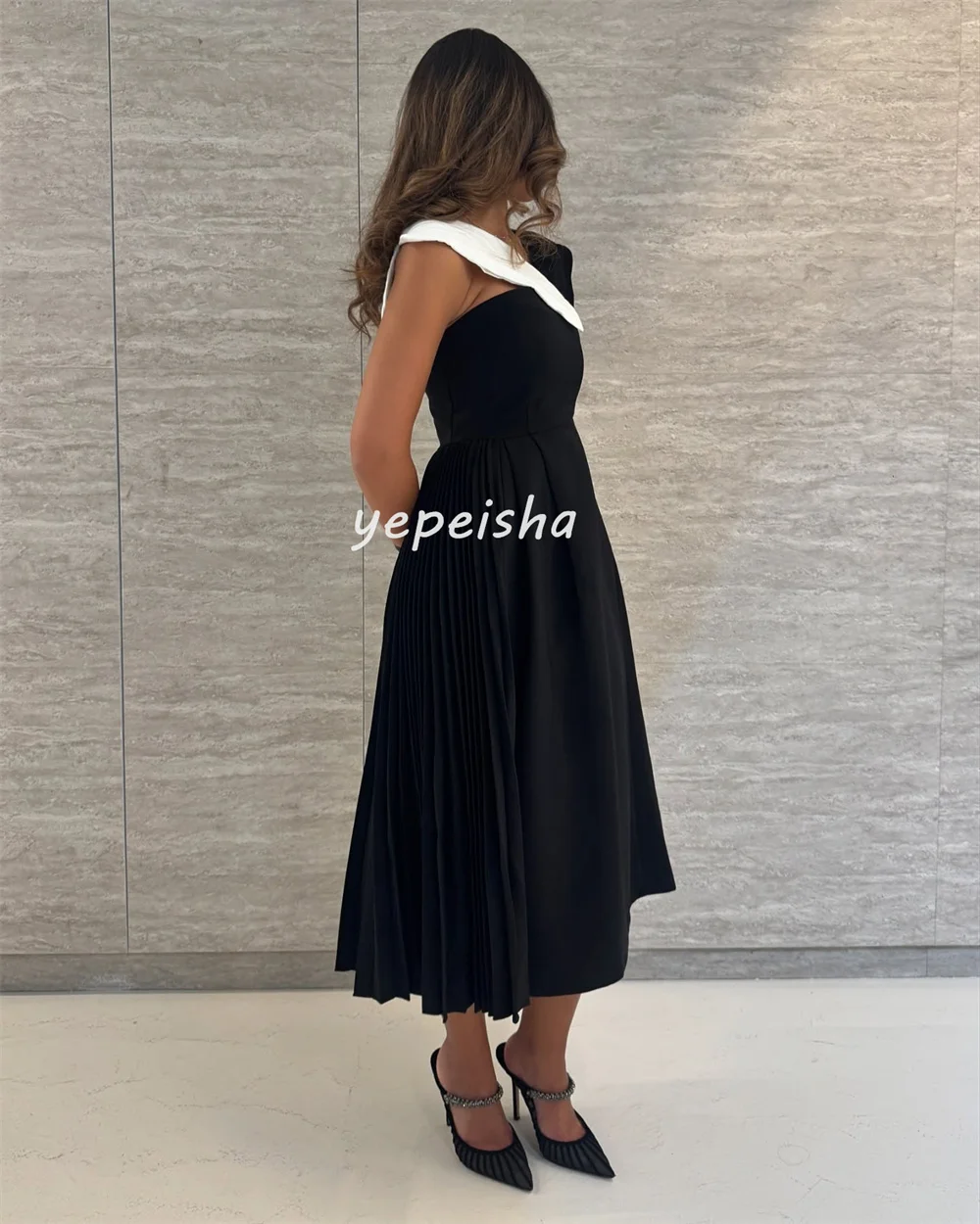 ที่กําหนดเองการจับคู่ Simple JERSEY จีบ A-Line V คอ MIDI ชุด Bespoke โอกาสชุดขนาดคุณภาพสูงอย่างเป็นทางการ