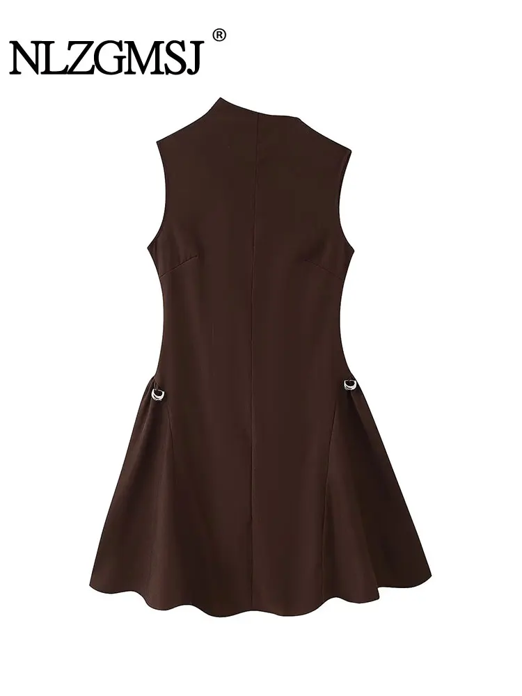 Sukienki damskie 2025 Metal Decoration Dress Nowe marszczone sukienki bez rękawów dla kobiet Jednolita sukienka z ukośnym kołnierzem Krótka elegancka sukienka na przyjęcie