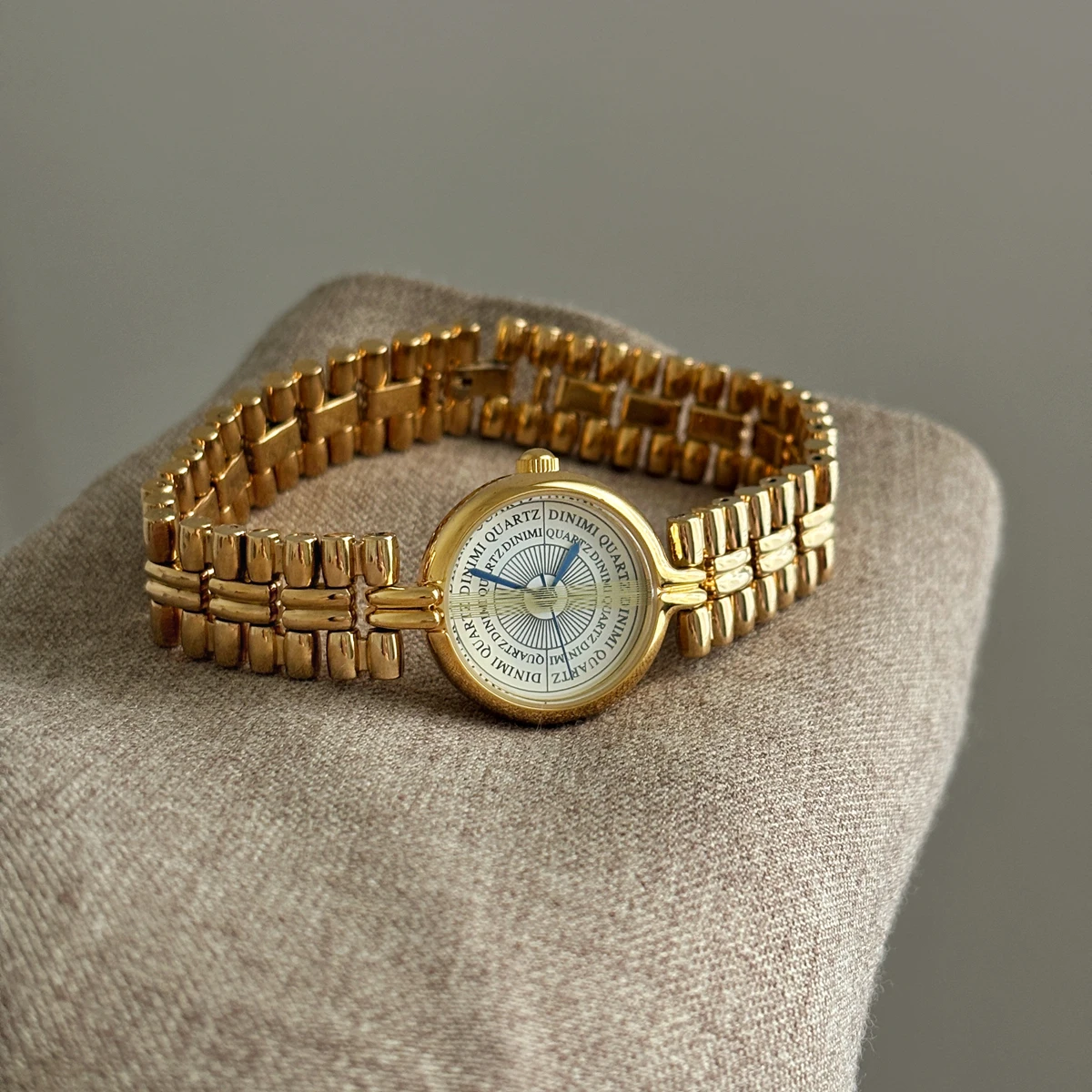 Original ladieswatchretro style light luxury simple highend watch ladies fashion goldchain watch birthday gift women female gift