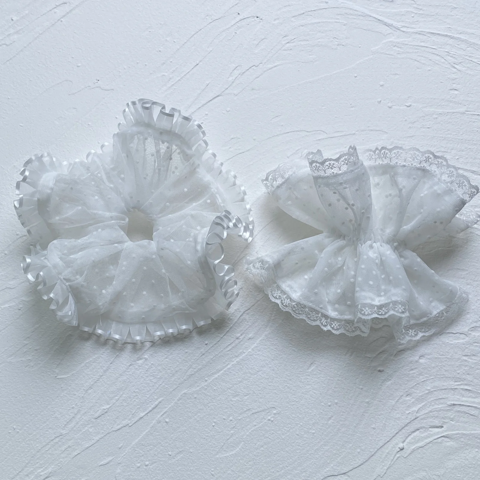 1 szt. Damski biały tiulowy zestaw do włosów, gumka do włosów w kropki i kokarda z koronkowym wykończeniem, słodkie akcesoria do włosów