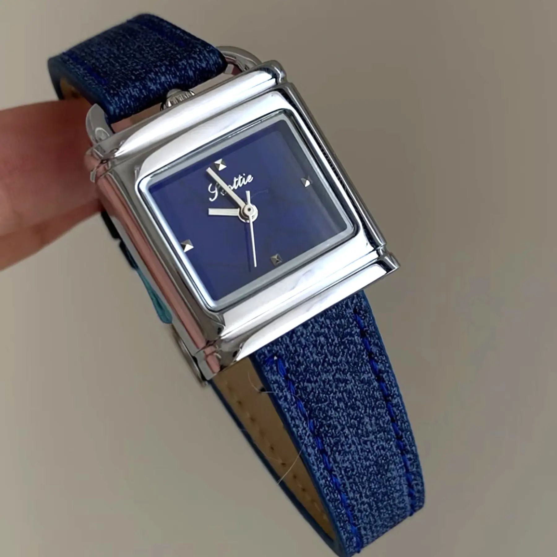 

Designer Women'S Watch With Leather Strap, Square Dial, Quartz Movement, Fashionable And Luxurious, Elegant Ladies' Wristwatch.