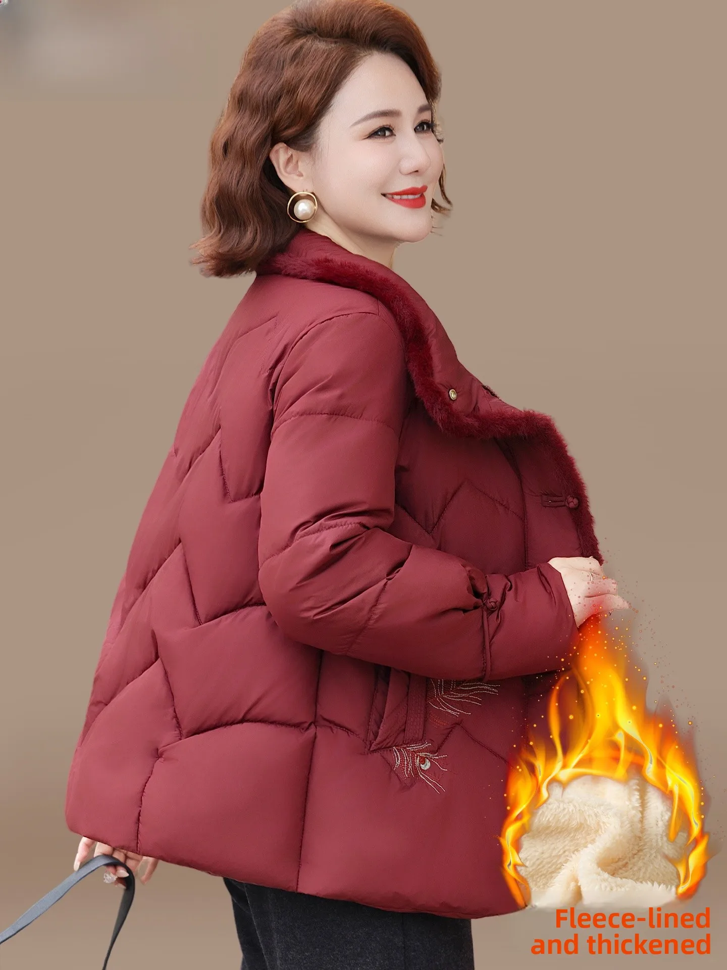 

Утепленная хлопковая куртка для женщин среднего и старшего возраста: теплая зимняя верхняя одежда, модный свободный крой, полиэфирное волокно