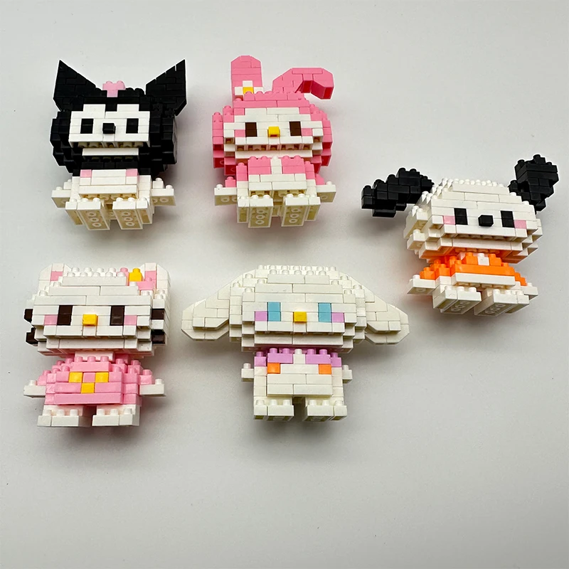 Sanrio-bloques de construcción de Hello Kitty para niños, Mini figuras de acción de Cinnamoroll Kuromi, juguetes de montaje, ladrillos, regalos de