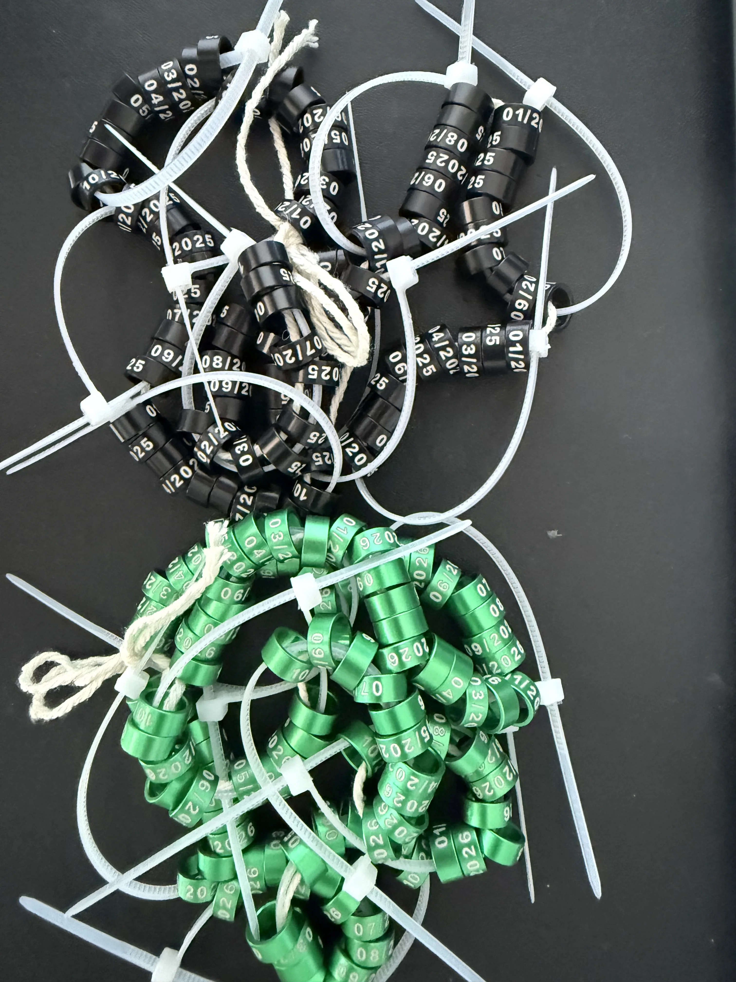 

Изготовленные на заказ закрытые алюминиевые кольца на ножках птиц