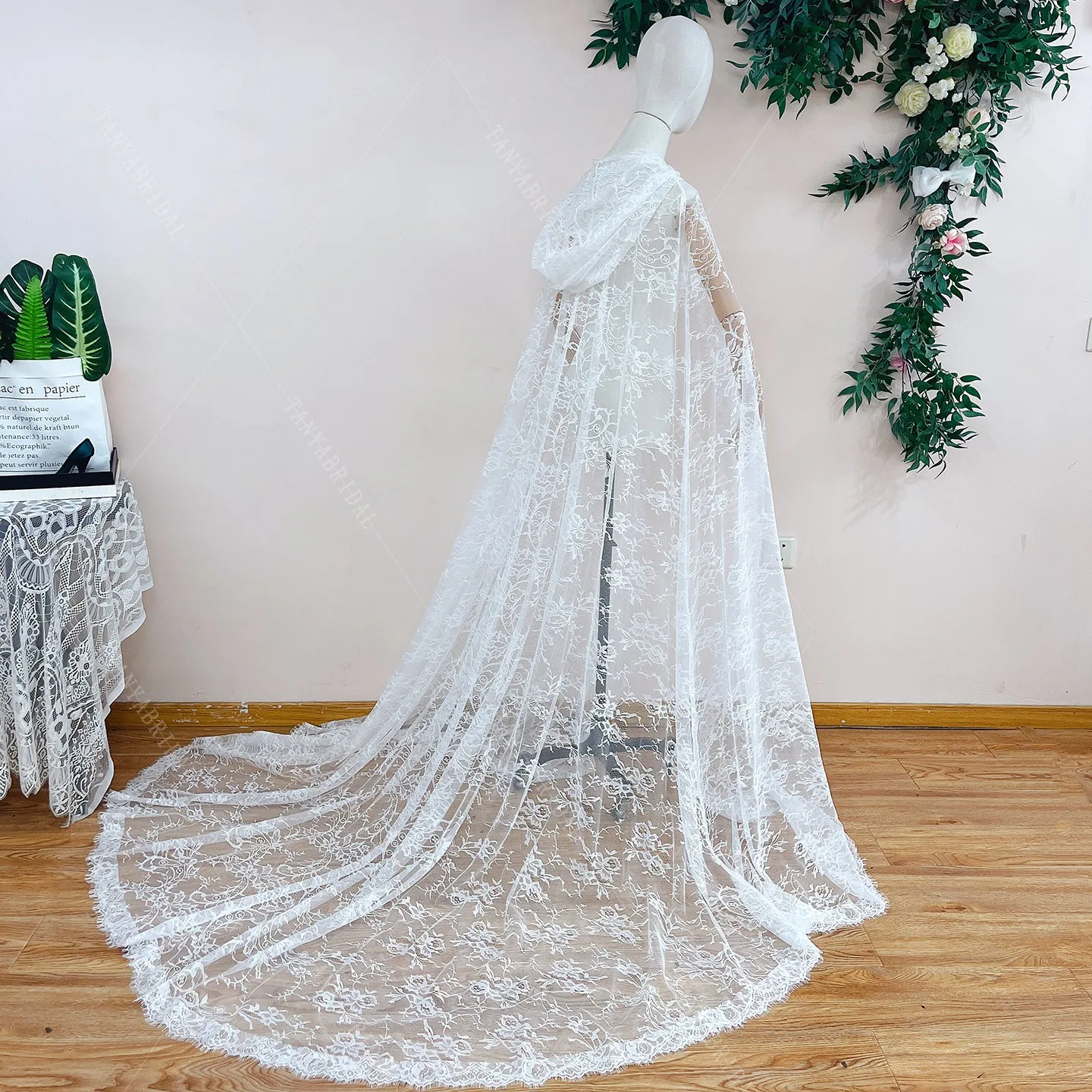 Elegant Floral Lace Hooded Wedding Cape Floor Length Long Train Tie Front Bridal Cloak Romantic Wedding Accessories