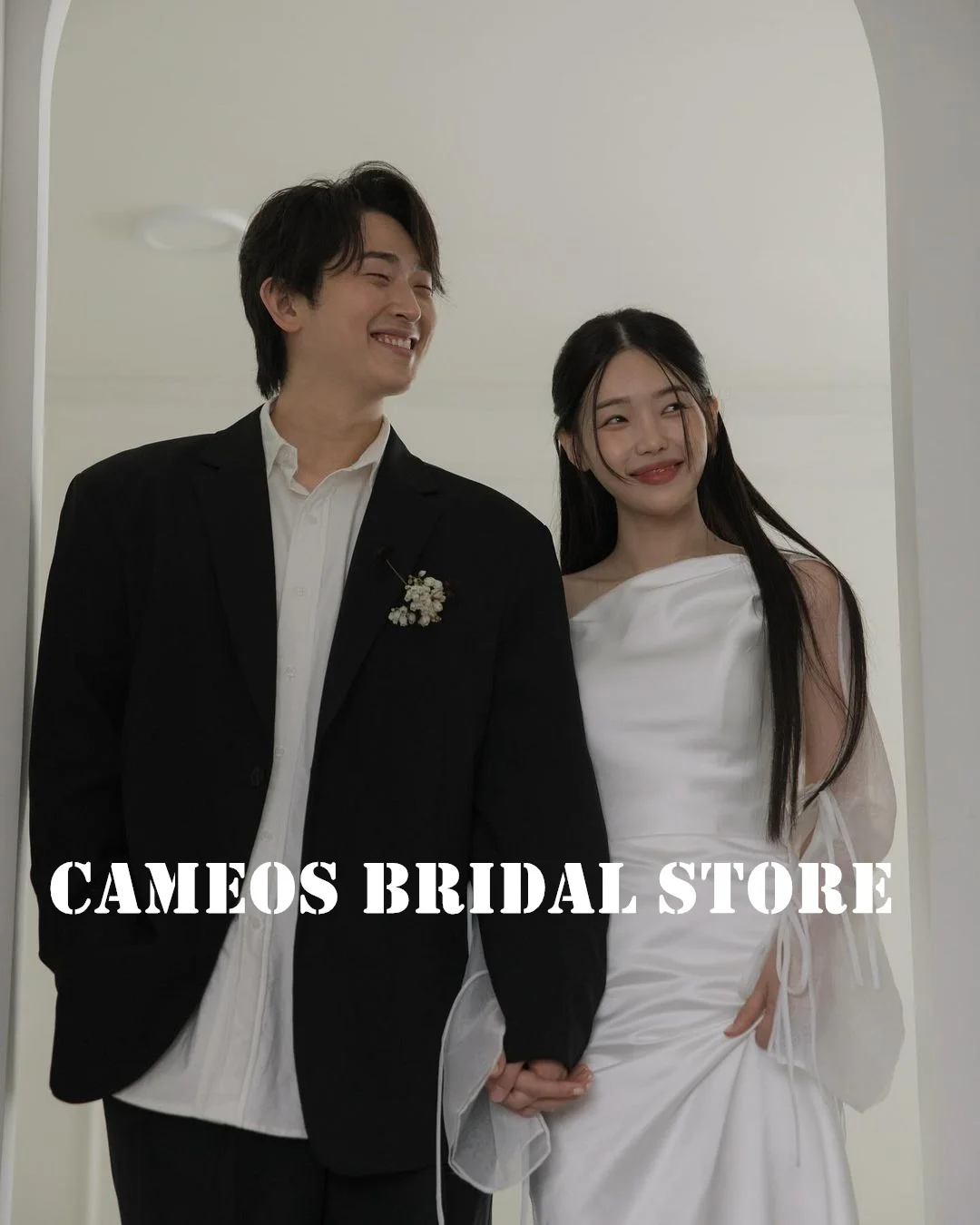 SONDR Vestidos de novia personalizados kurs Fruncido Corea Un solo hombro Mangas largas Noche Vestidos de novia de color marfil Vestidos de novia para mujer