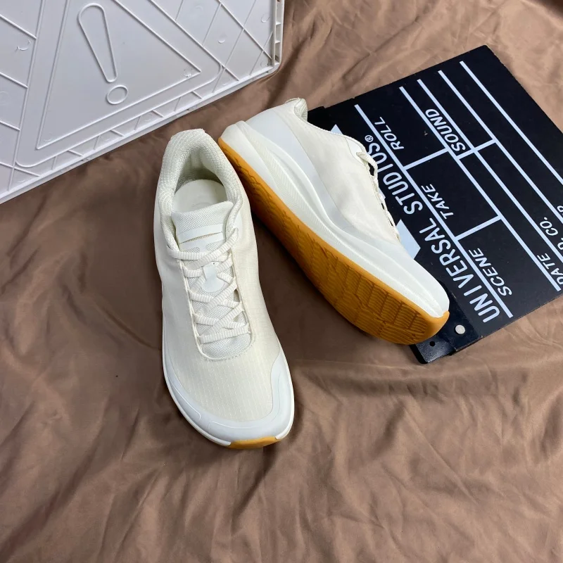

Large Size Wide Last Lightweight Mesh Beige Athletic Shoes Low-Top Unlined Rubber Men's Shoes for Students Commuting Comfortable