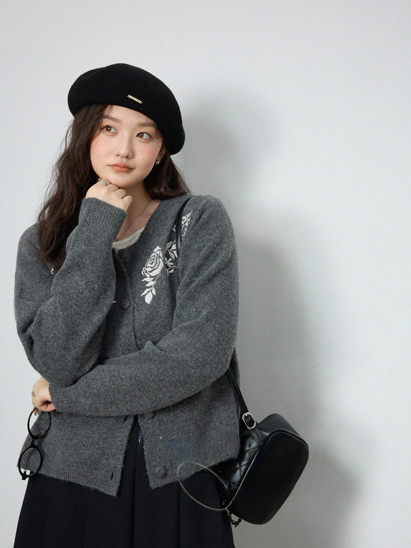 

Женский вязаный кардиган большого размера с длинными рукавами, осенне-зимний модный свитер с вышивкой, скрывающий недостатки фигуры, стройнящий топ