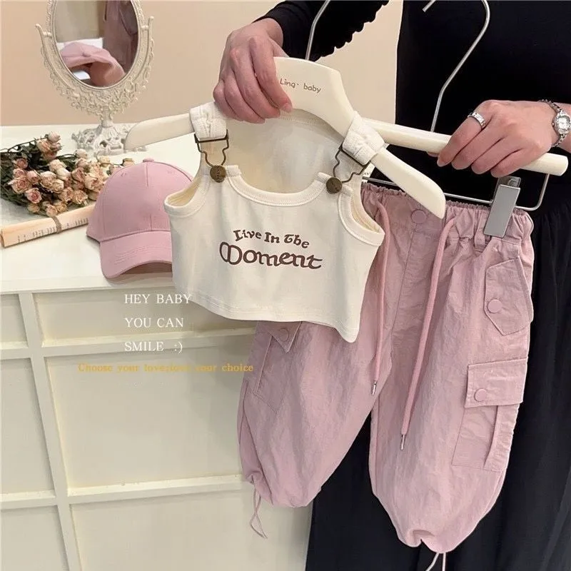 

Baby and Girls Clothes Set 2024 New Summer Set Children's Korean Edition Foreigner Vest Work pants two-piece set