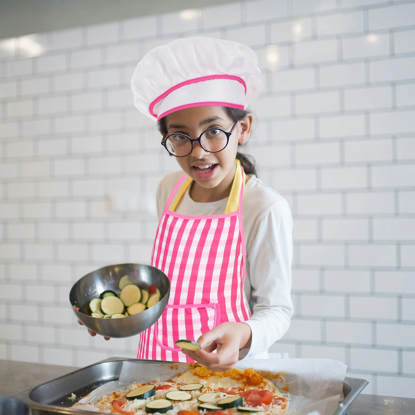 女の子向けキッズベーキングキット1セット カラフルシェフエプロン付き 調理器具 子供用キッチンセット 知育ベーキングパーティーの記念品