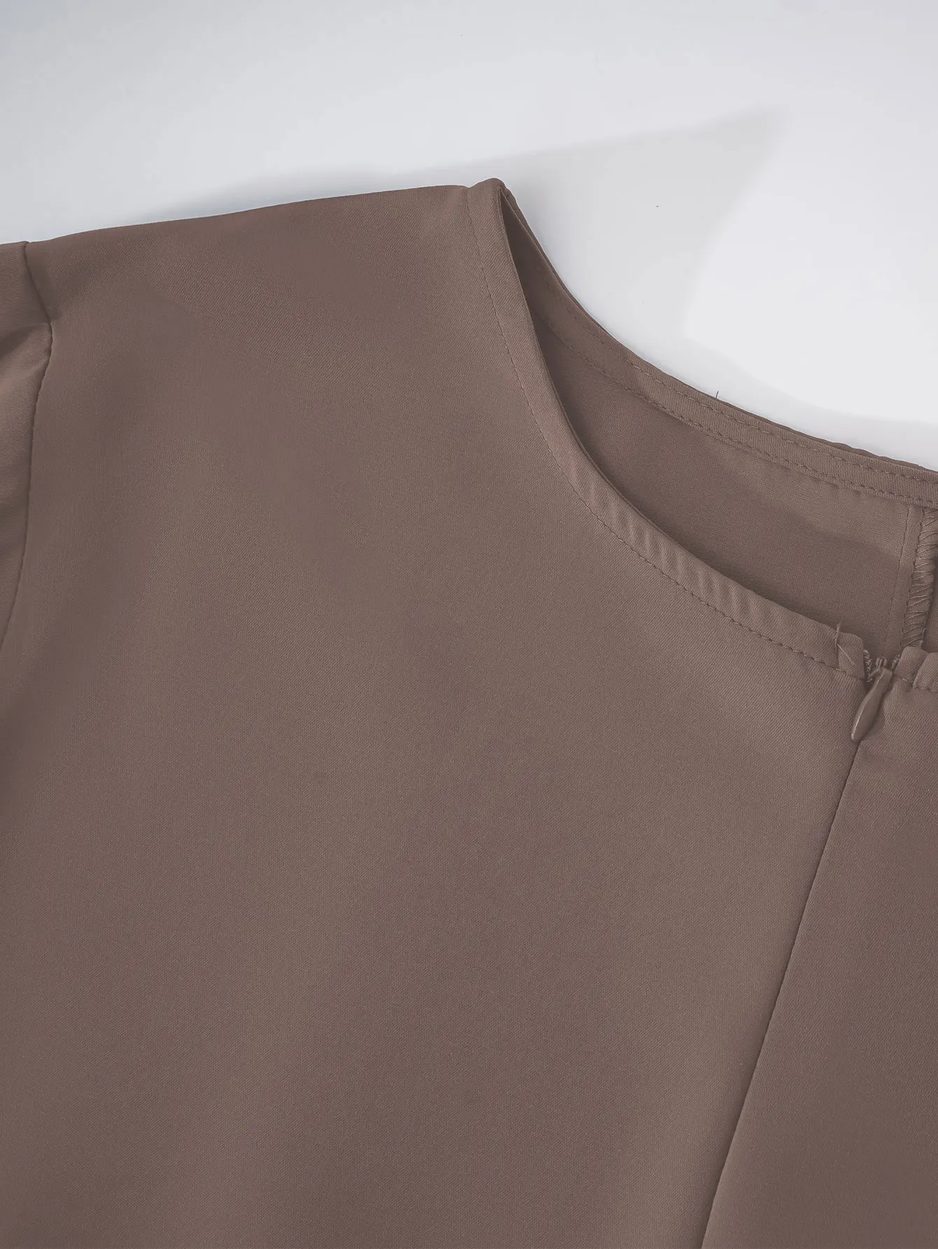 อาบายาอิสลามพร้อมข้อมือมีสไตล์และการออกแบบที่หรูหรา เหมาะสําหรับแฟชั่นเจียมเนื้อเจียมตัว เทรนด์ล่าสุดในซาอุดีอาระเบีย กาตาร์อ่าวตะวันออกกลาง