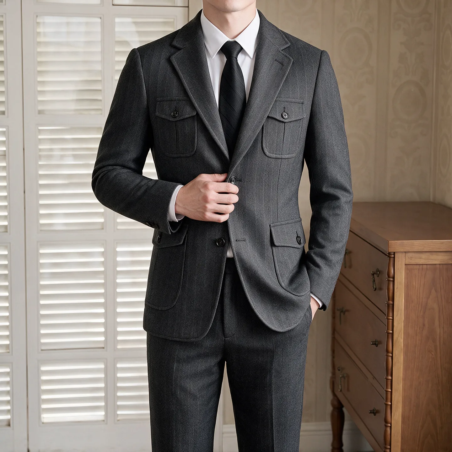 High-Quality Men's Fashionable Retro Hunting Suit Two-Piece Set with Flip Cover Multiple Pockets Design Casual Business Wear