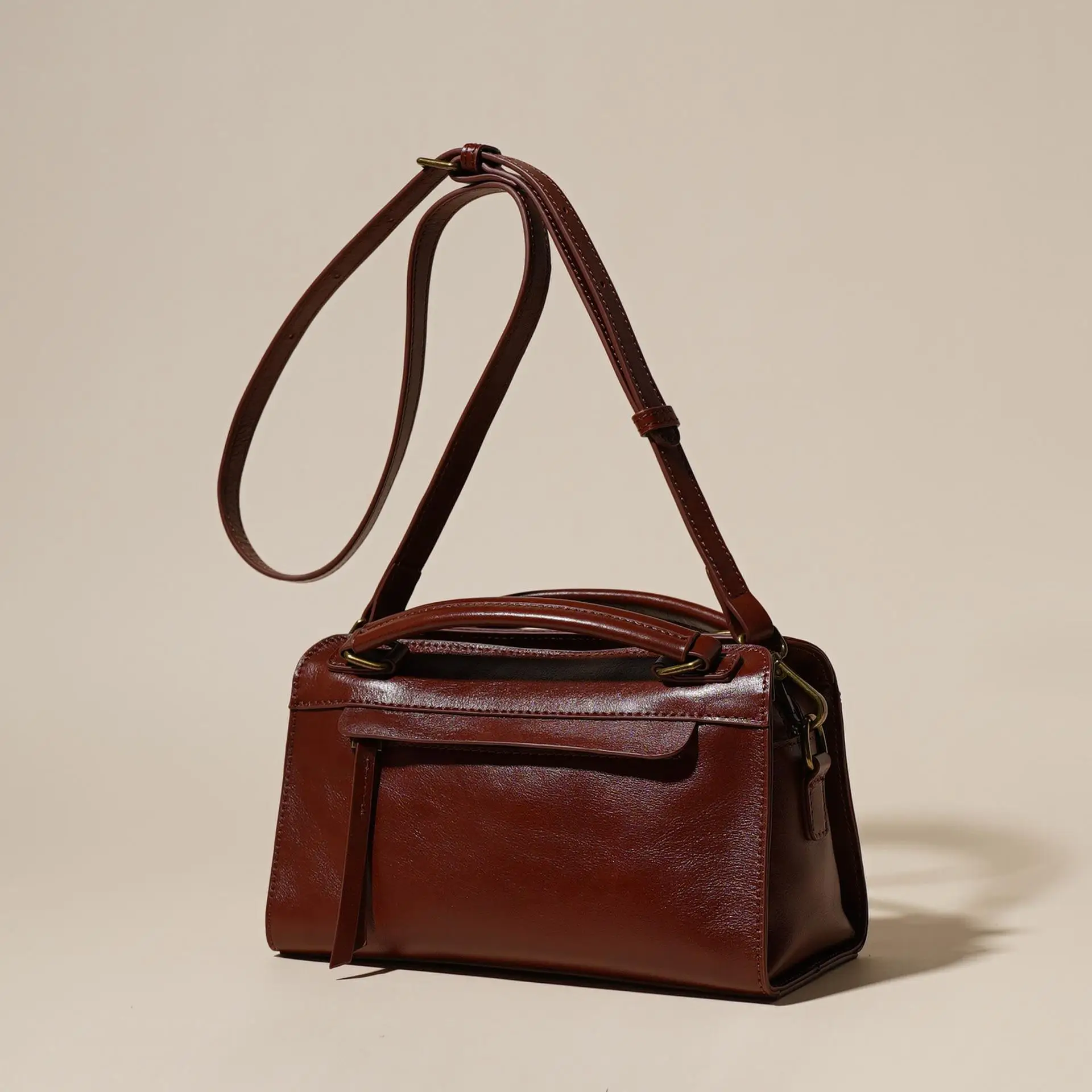 

Fashionable Casual Square Leather Shoulder Bag for Women Minimalist Crossbody Bag Soft and Durable